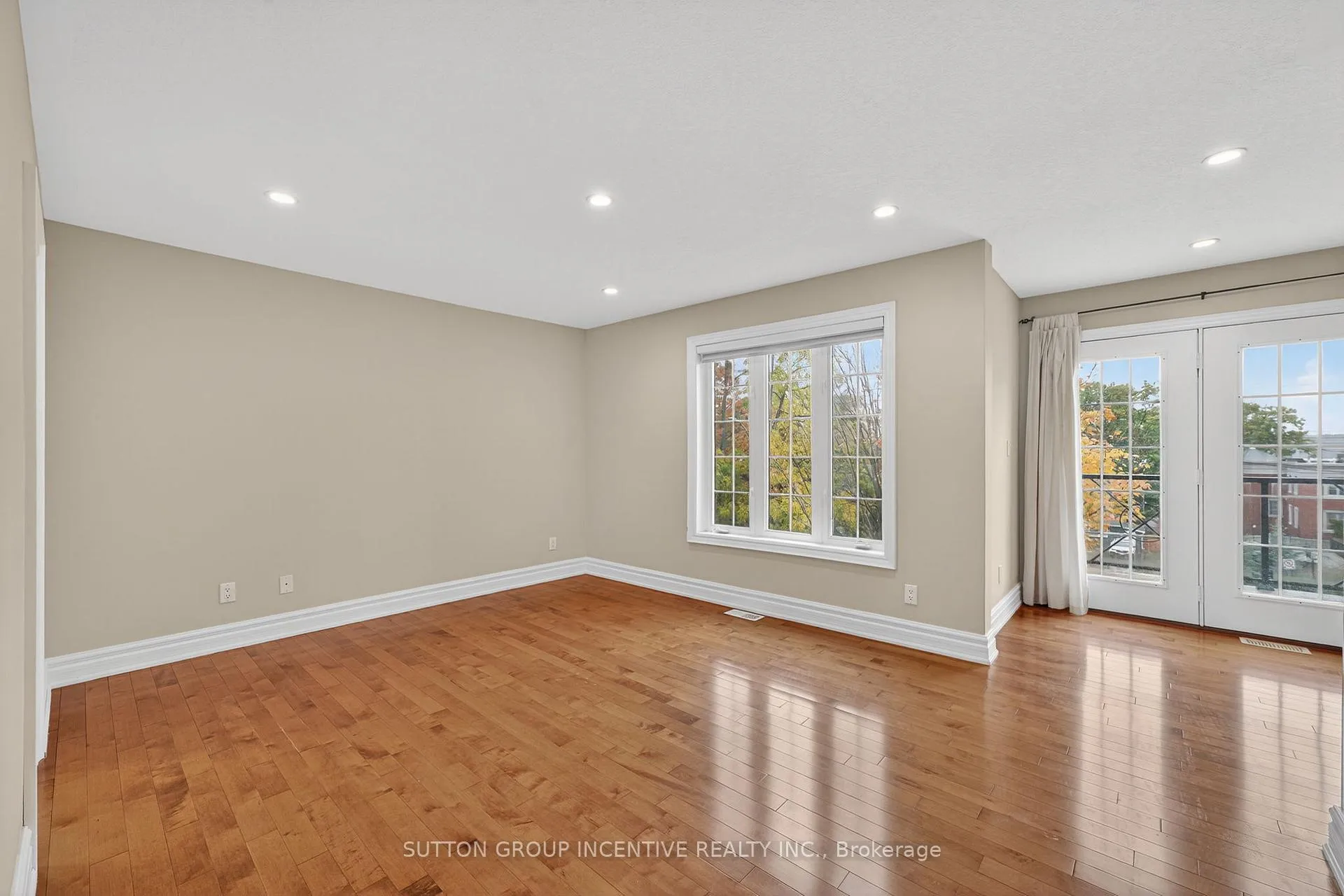 Photo 27 of 23 White Oaks Road, Barrie, Lakeshore — HOMEH