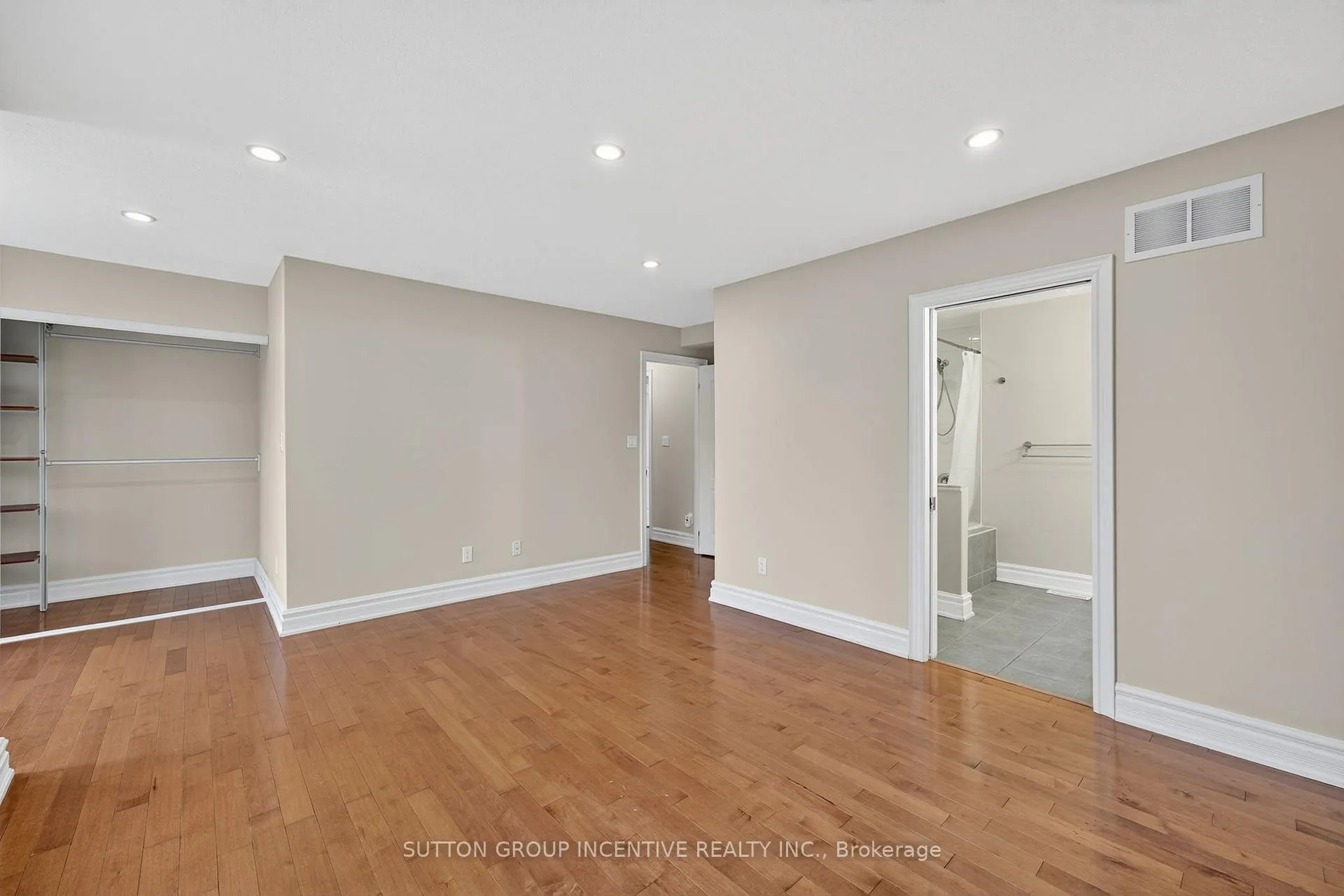Photo 29 of 23 White Oaks Road, Barrie, Lakeshore — HOMEH