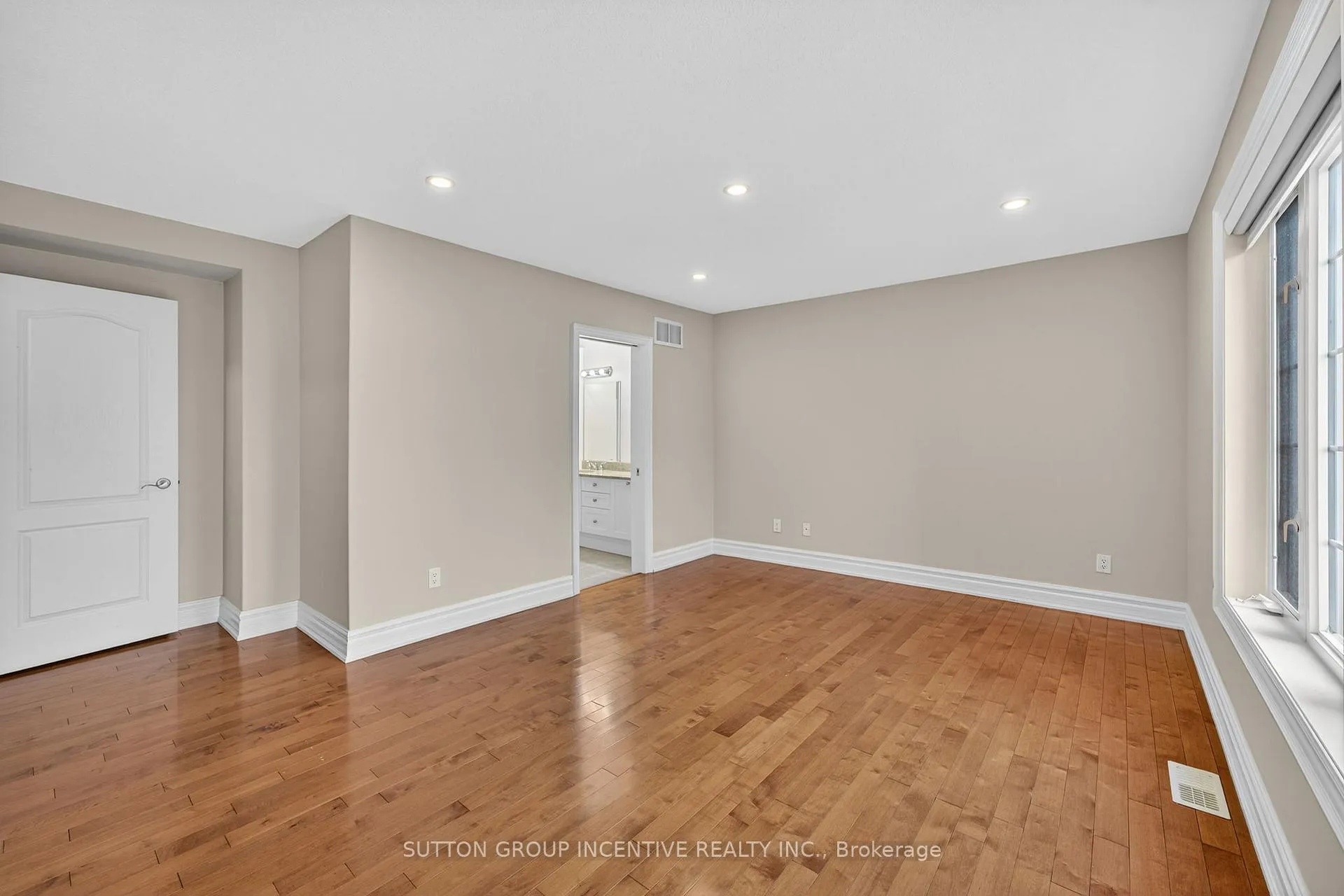 Photo 30 of 23 White Oaks Road, Barrie, Lakeshore — HOMEH