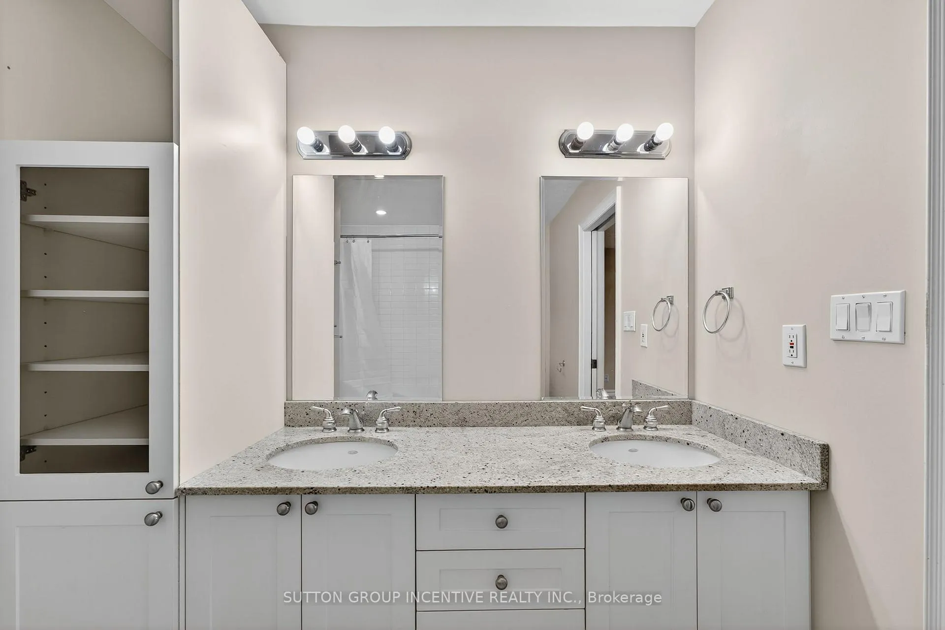 Photo 32 of 23 White Oaks Road, Barrie, Lakeshore — HOMEH