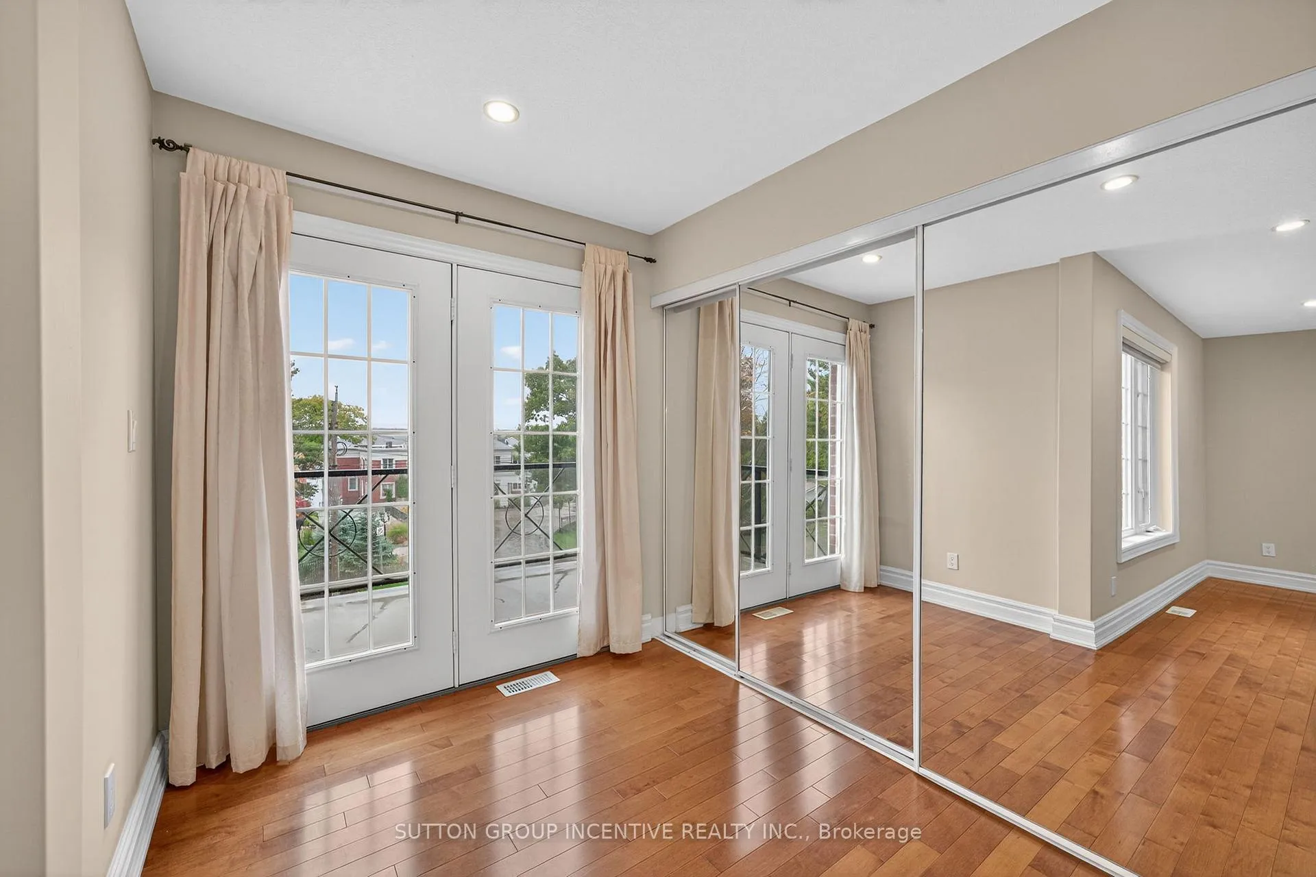 Photo 35 of 23 White Oaks Road, Barrie, Lakeshore — HOMEH
