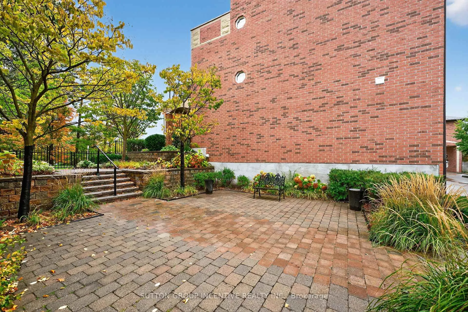 Photo 49 of 23 White Oaks Road, Barrie, Lakeshore — HOMEH