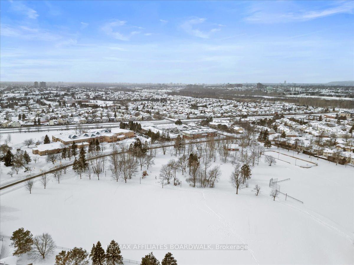 Photo 31 of 32 Briston, Ottawa, Hunt Club Park — HOMEH