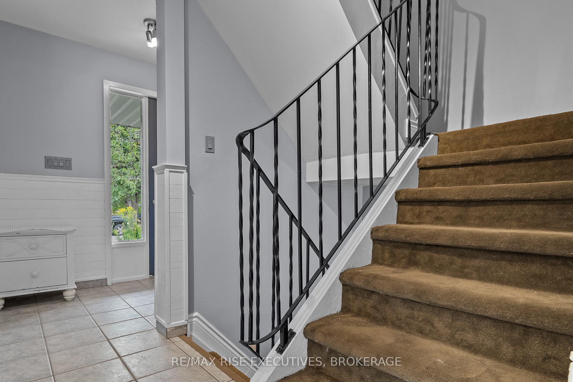 Photo 5 of 470A Henrietta Street, Gananoque — HOMEH