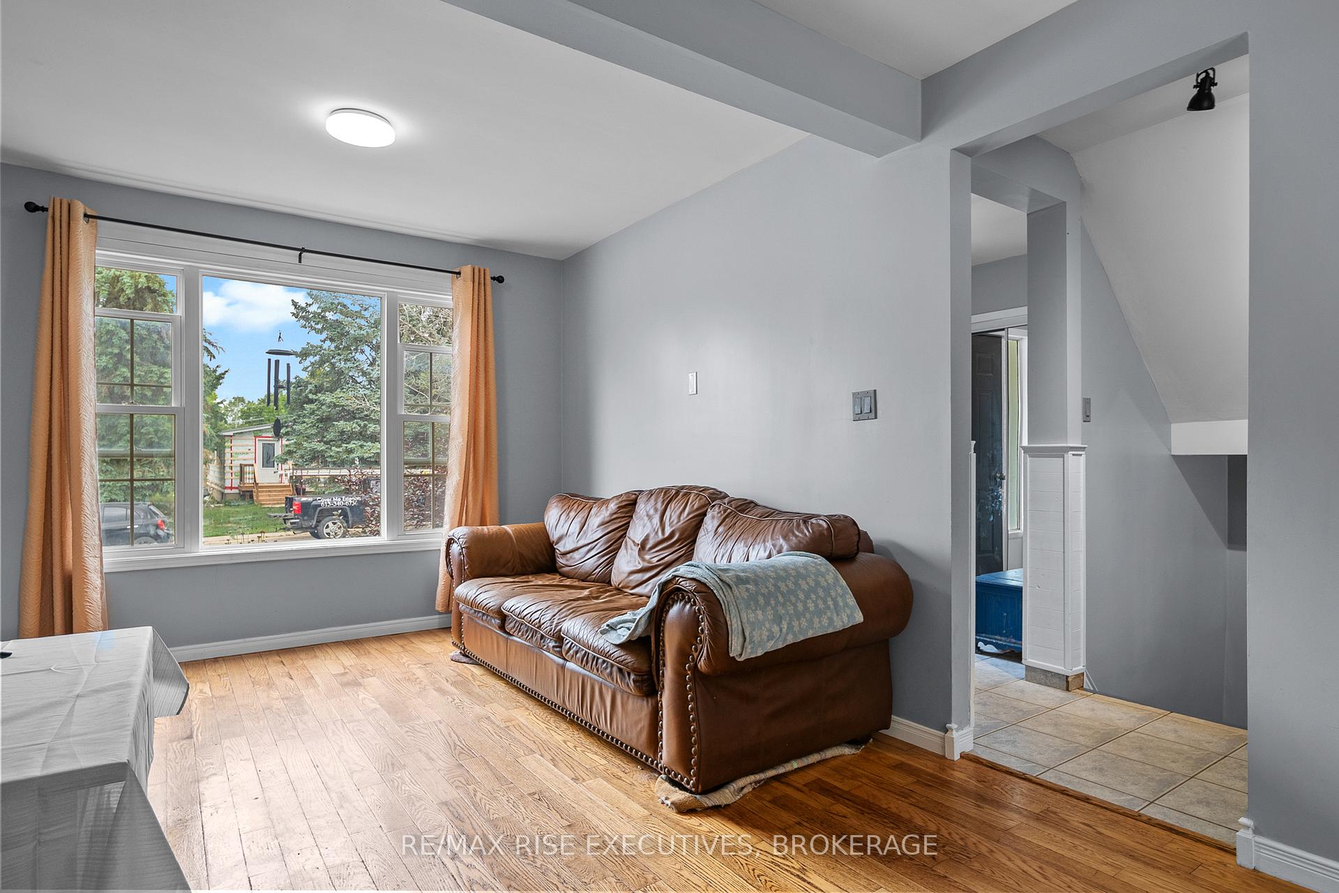 Photo 7 of 470A Henrietta Street, Gananoque — HOMEH