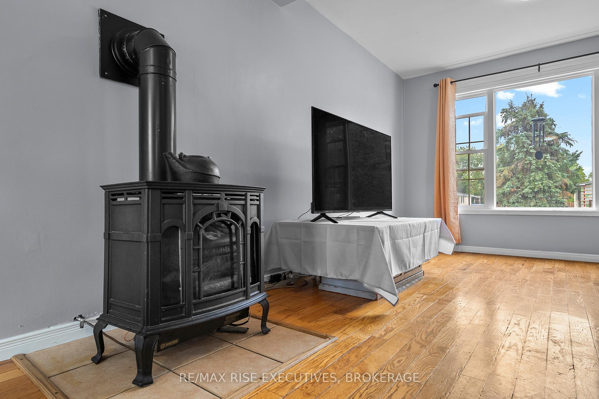 Photo 9 of 470A Henrietta Street, Gananoque — HOMEH