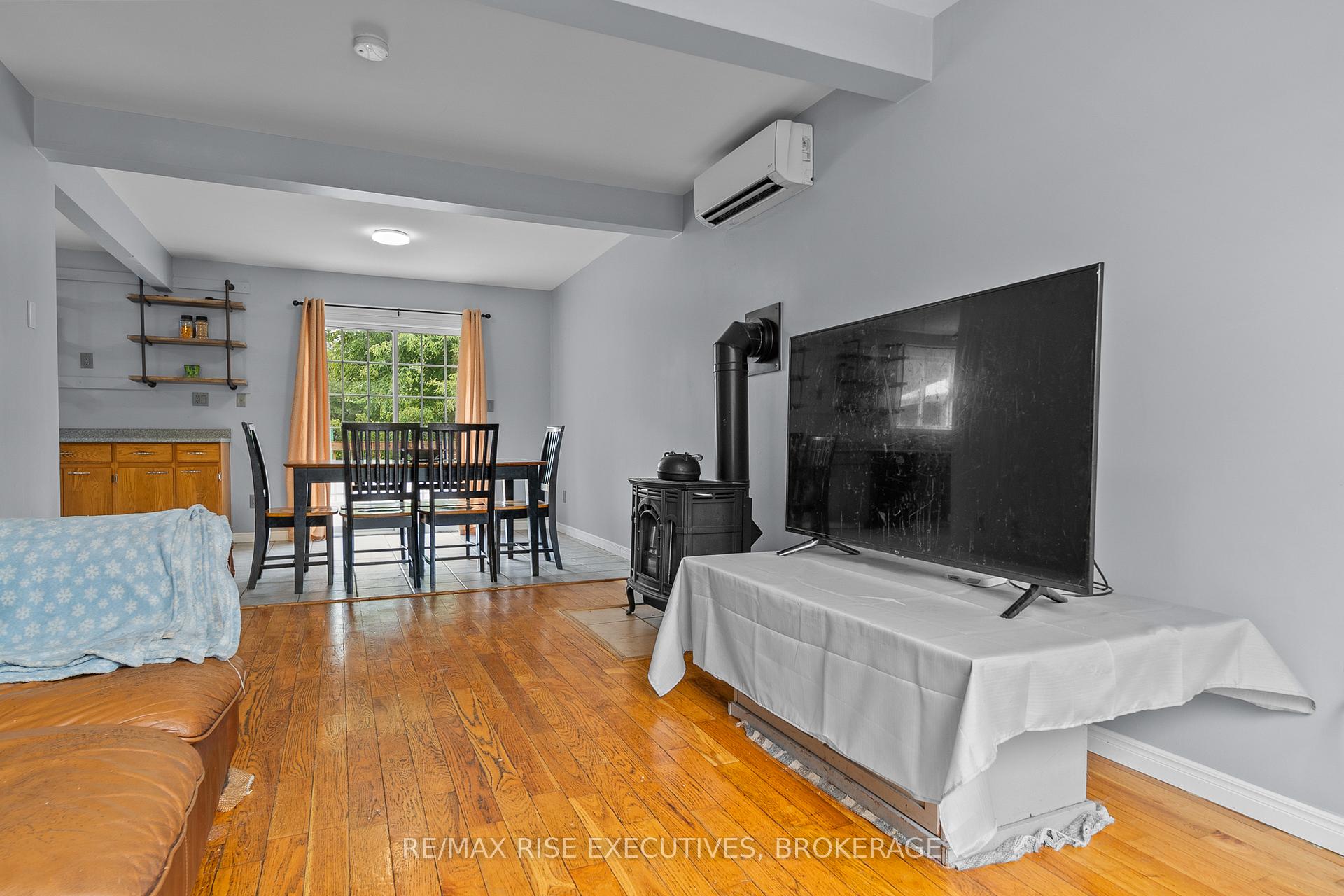 Photo 10 of 470A Henrietta Street, Gananoque — HOMEH