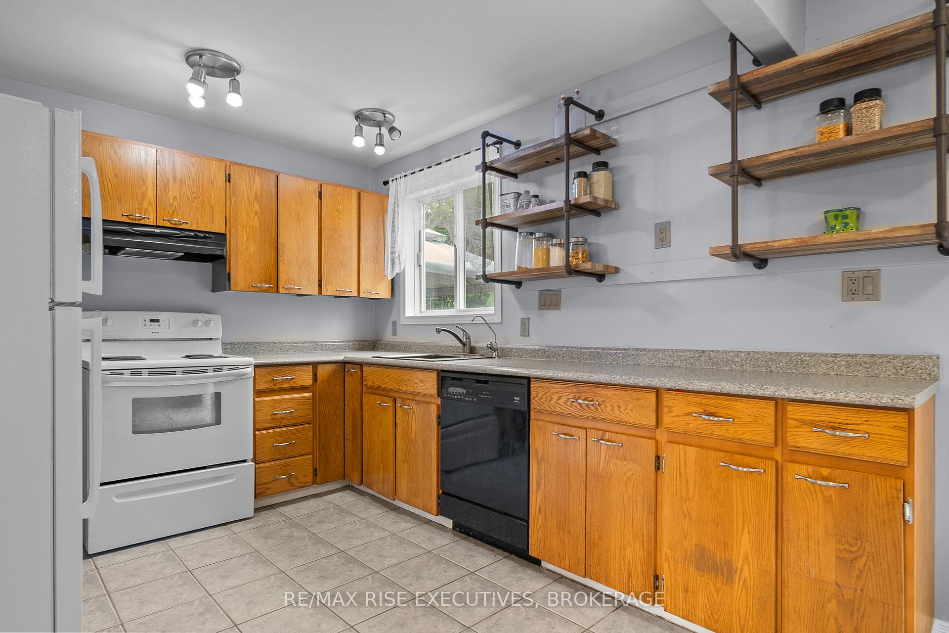 Photo 14 of 470A Henrietta Street, Gananoque — HOMEH