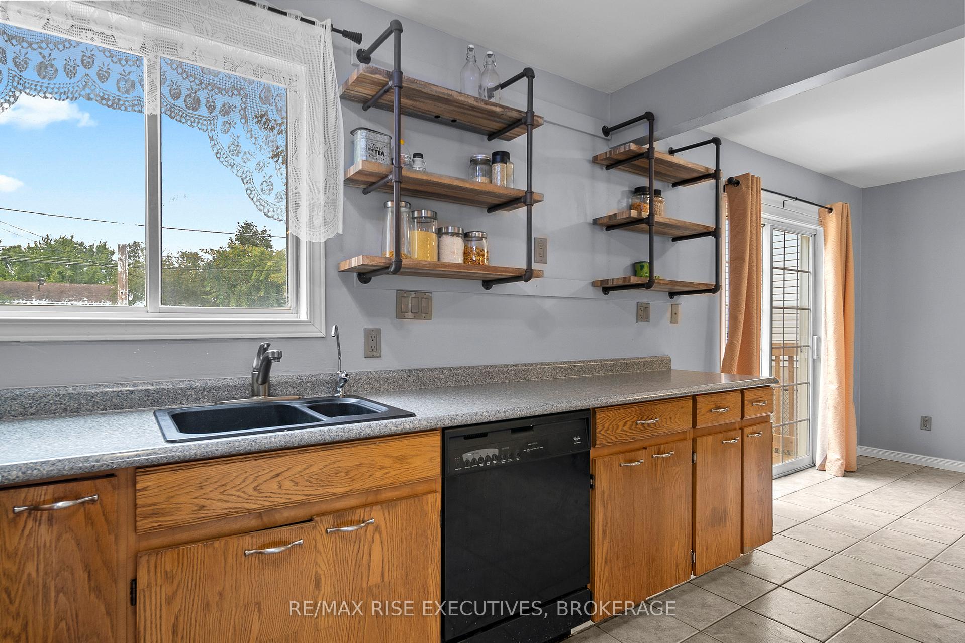 Photo 16 of 470A Henrietta Street, Gananoque — HOMEH