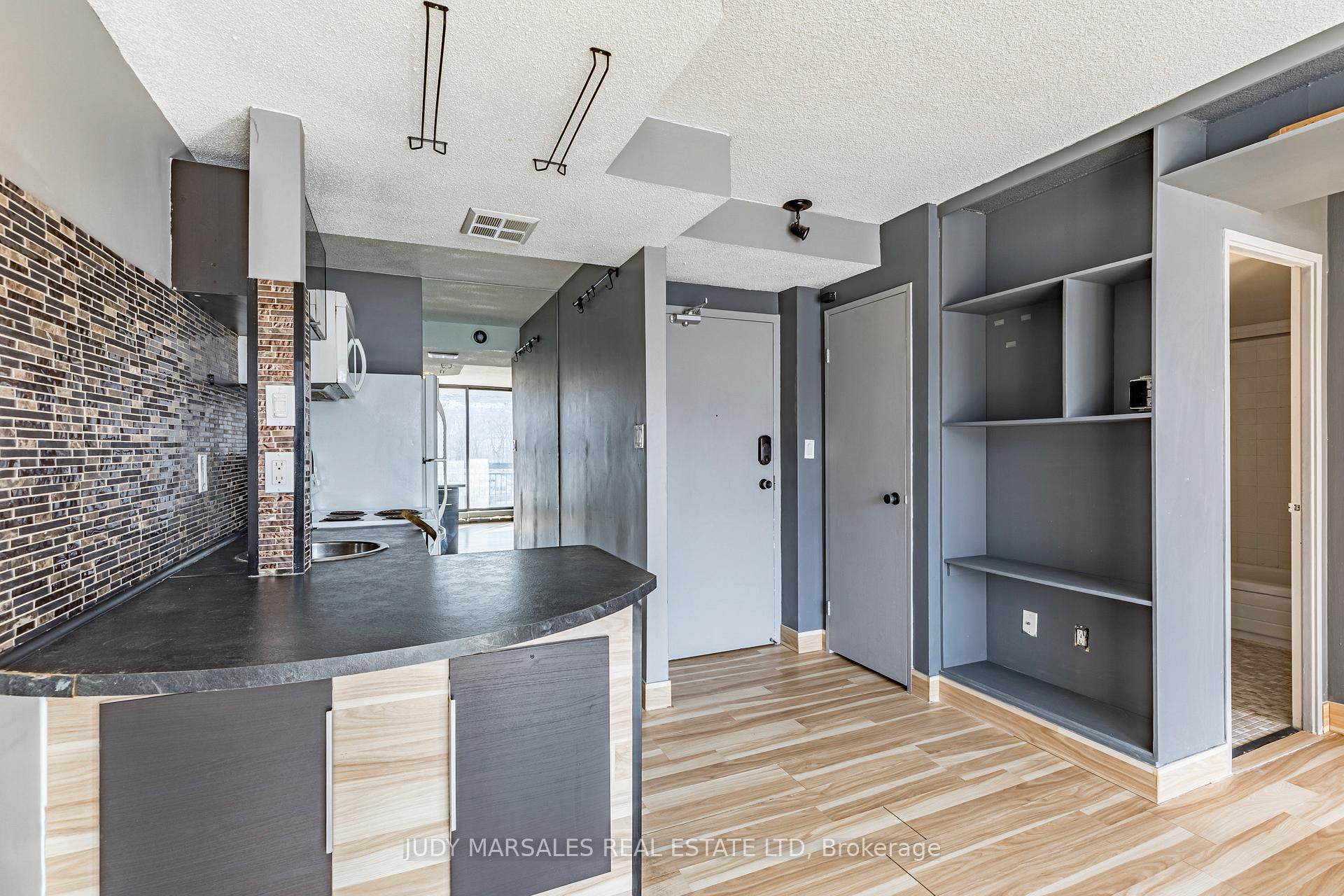 Photo 3 of Unit 2107, 150 Charlton Avenue E, Hamilton, Corktown — HOMEH