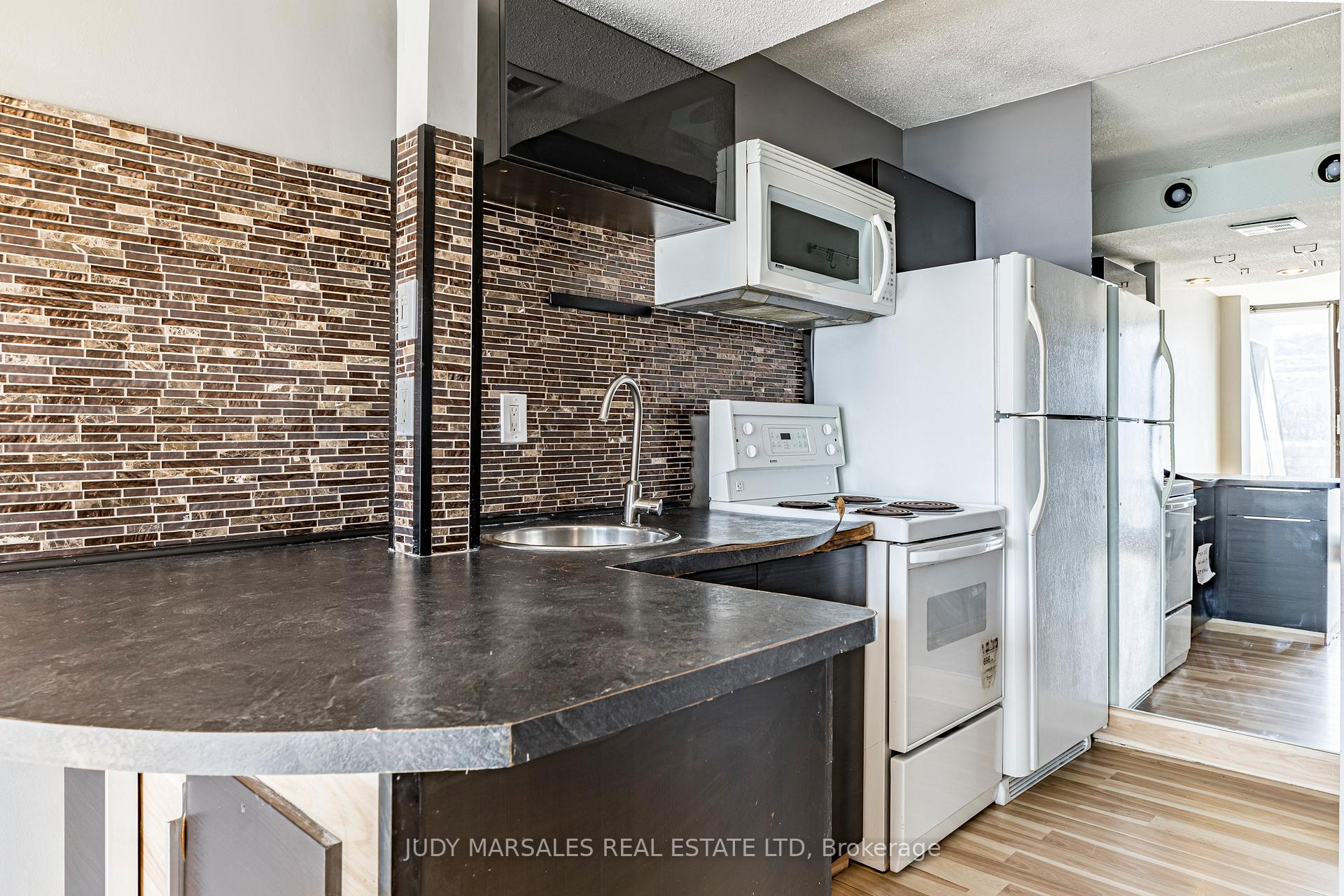 Photo 4 of Unit 2107, 150 Charlton Avenue E, Hamilton, Corktown — HOMEH