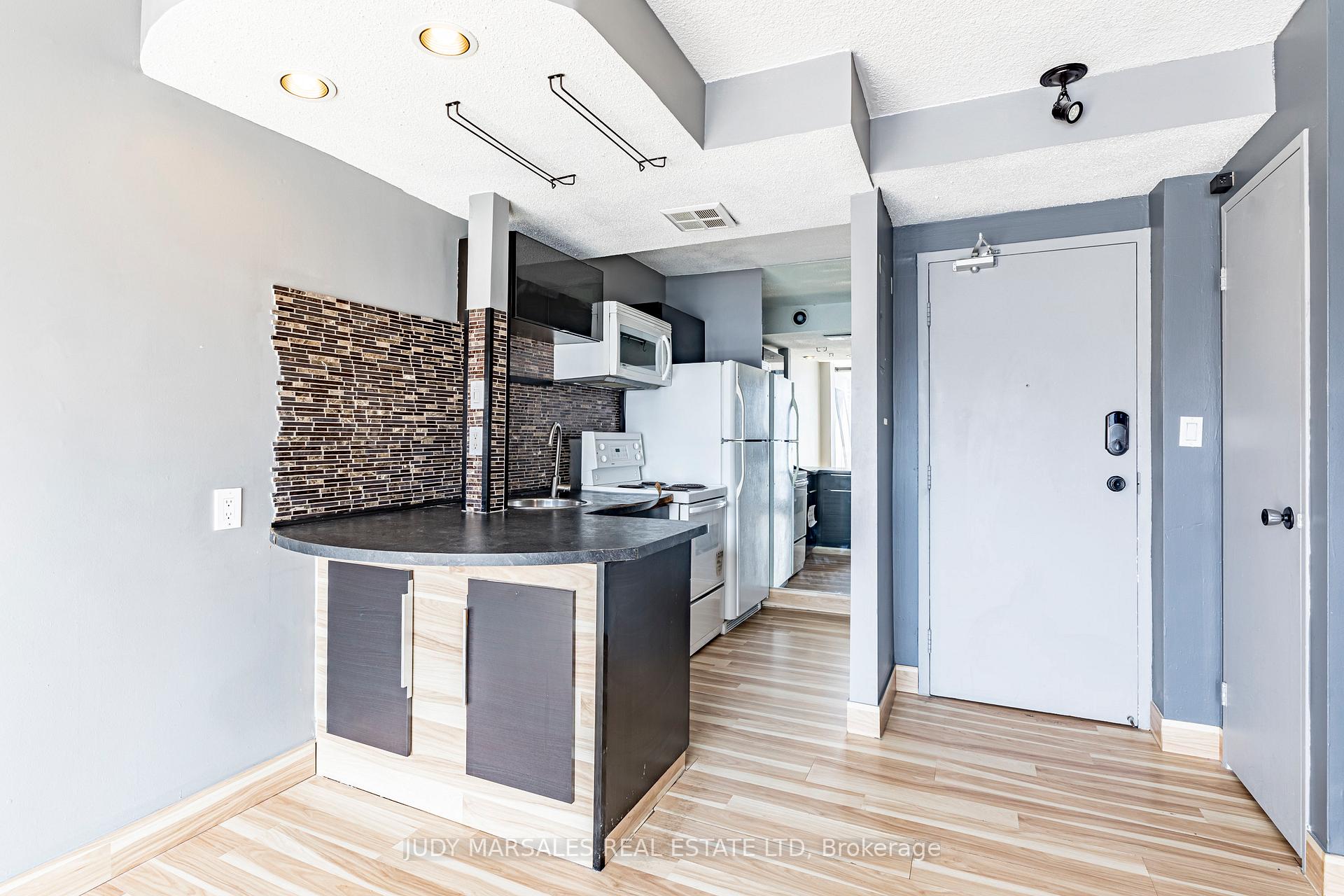 Photo 5 of Unit 2107, 150 Charlton Avenue E, Hamilton, Corktown — HOMEH