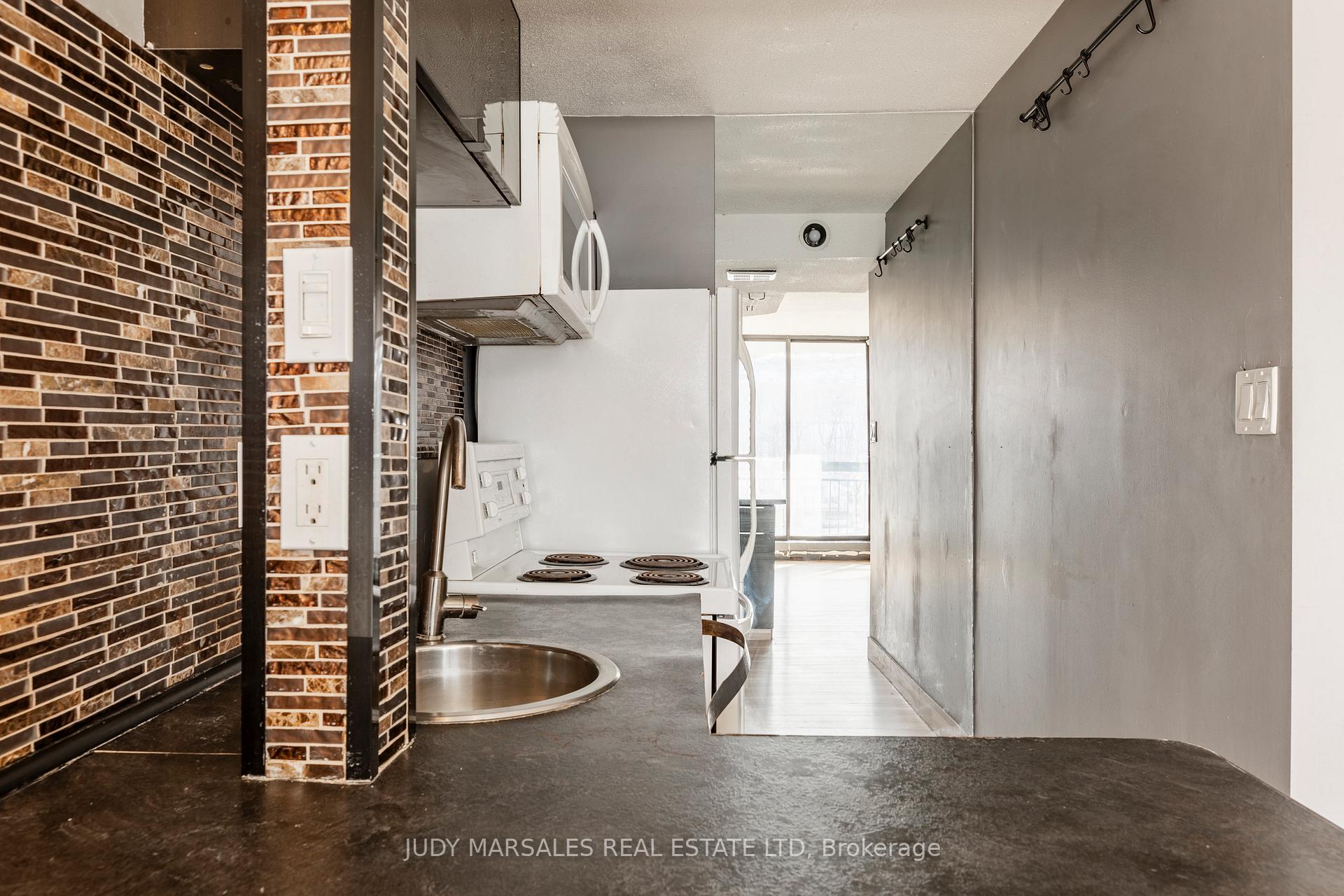 Photo 6 of Unit 2107, 150 Charlton Avenue E, Hamilton, Corktown — HOMEH