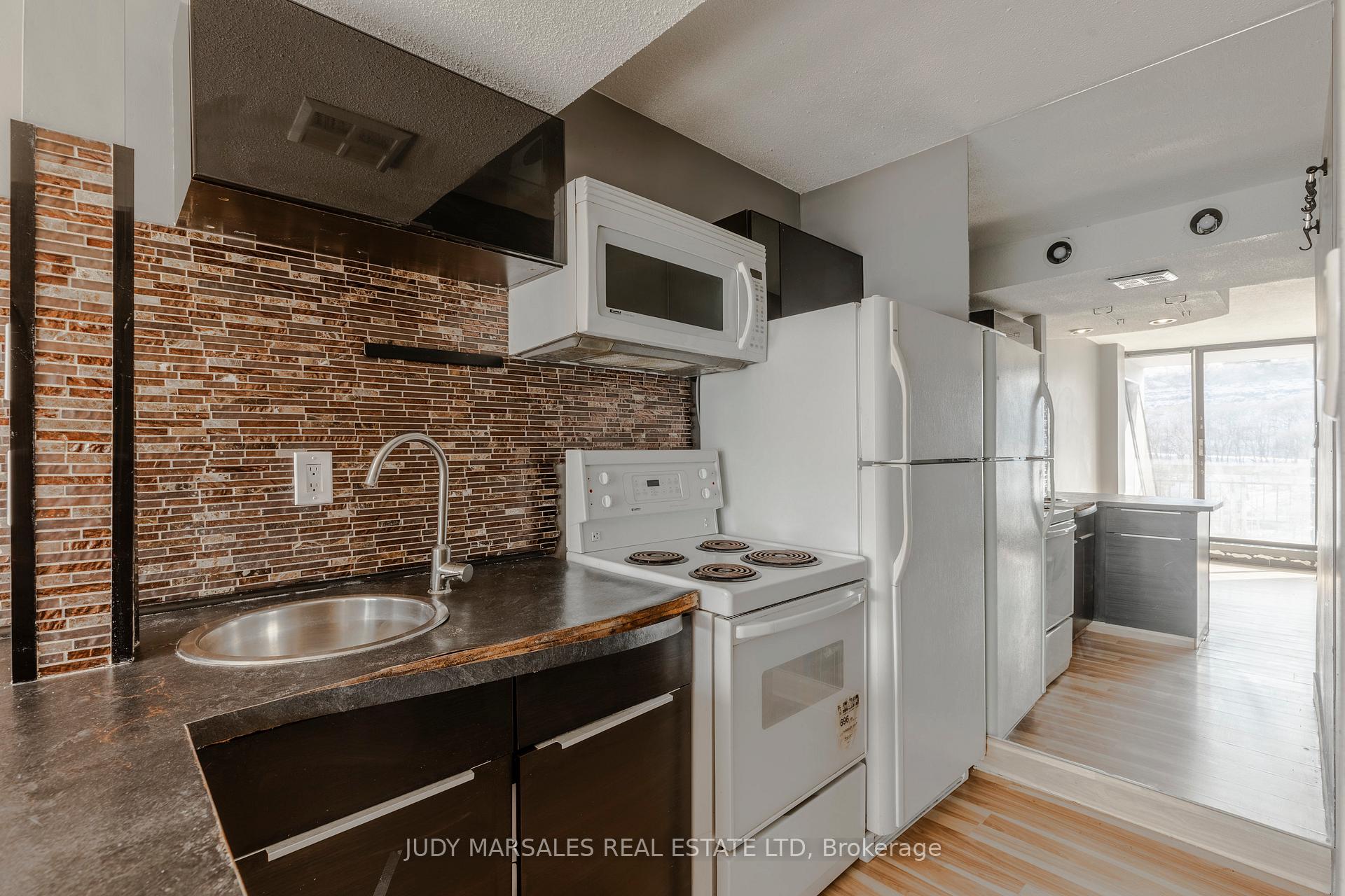 Photo 7 of Unit 2107, 150 Charlton Avenue E, Hamilton, Corktown — HOMEH