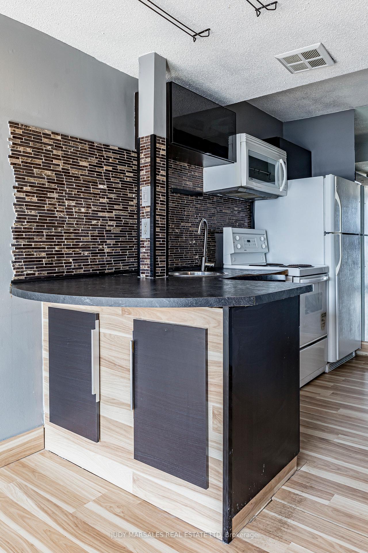 Photo 8 of Unit 2107, 150 Charlton Avenue E, Hamilton, Corktown — HOMEH