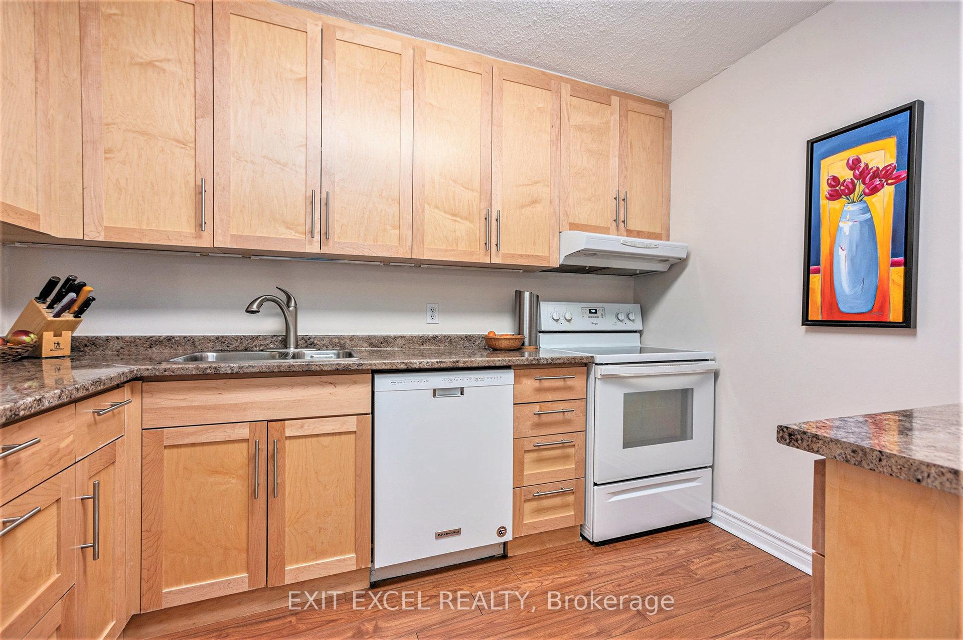 Photo 7 of Unit 804, 900 Dynes Road, Ottawa, Carleton Square — HOMEH