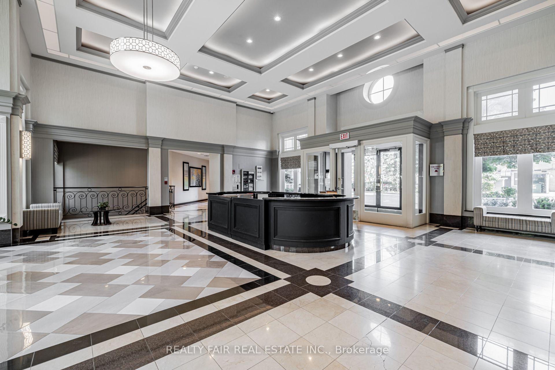 Photo 3 of Unit 811, 8 Covington Road, Toronto, Englemount-Lawrence — HOMEH