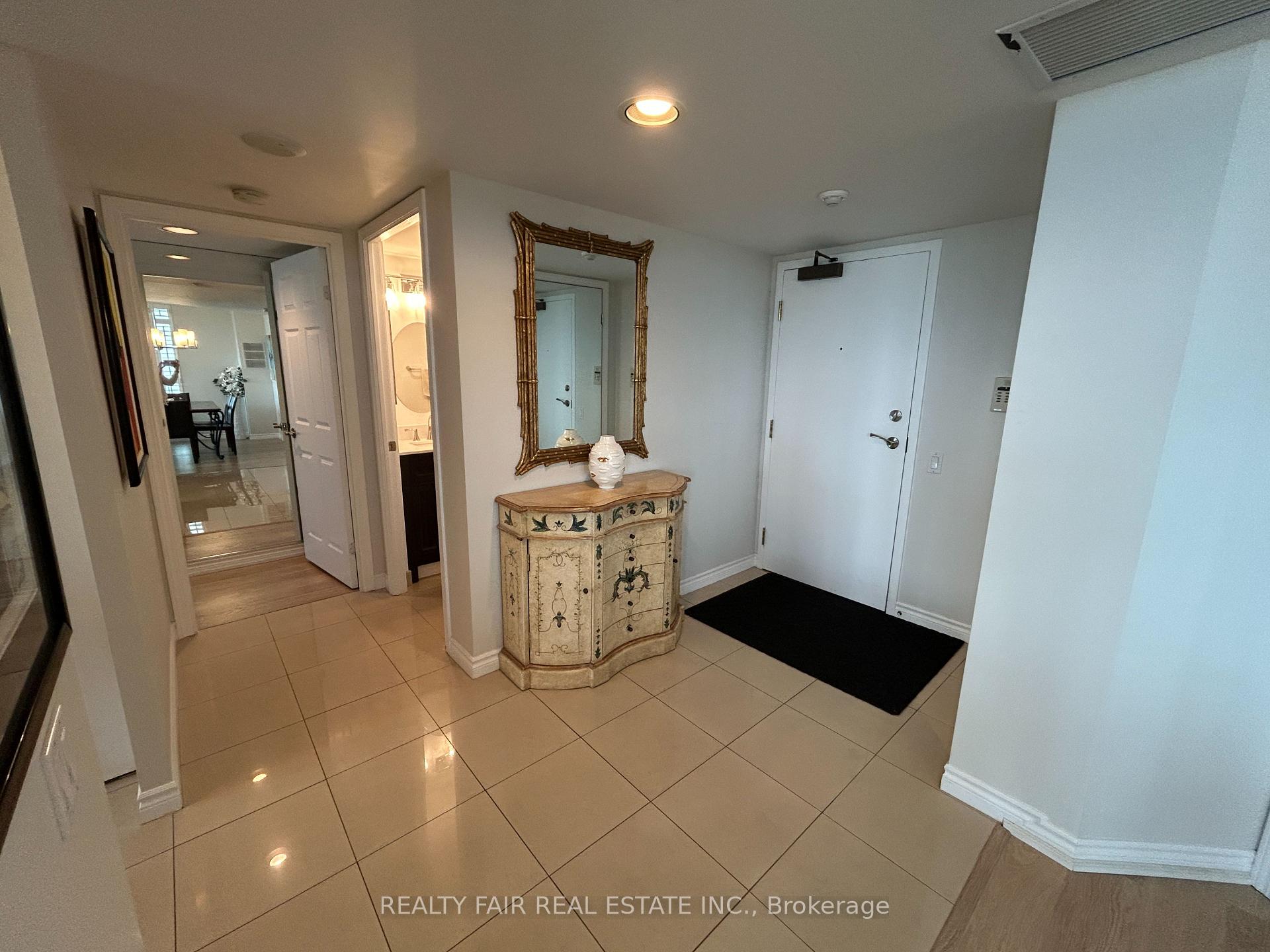 Photo 5 of Unit 811, 8 Covington Road, Toronto, Englemount-Lawrence — HOMEH