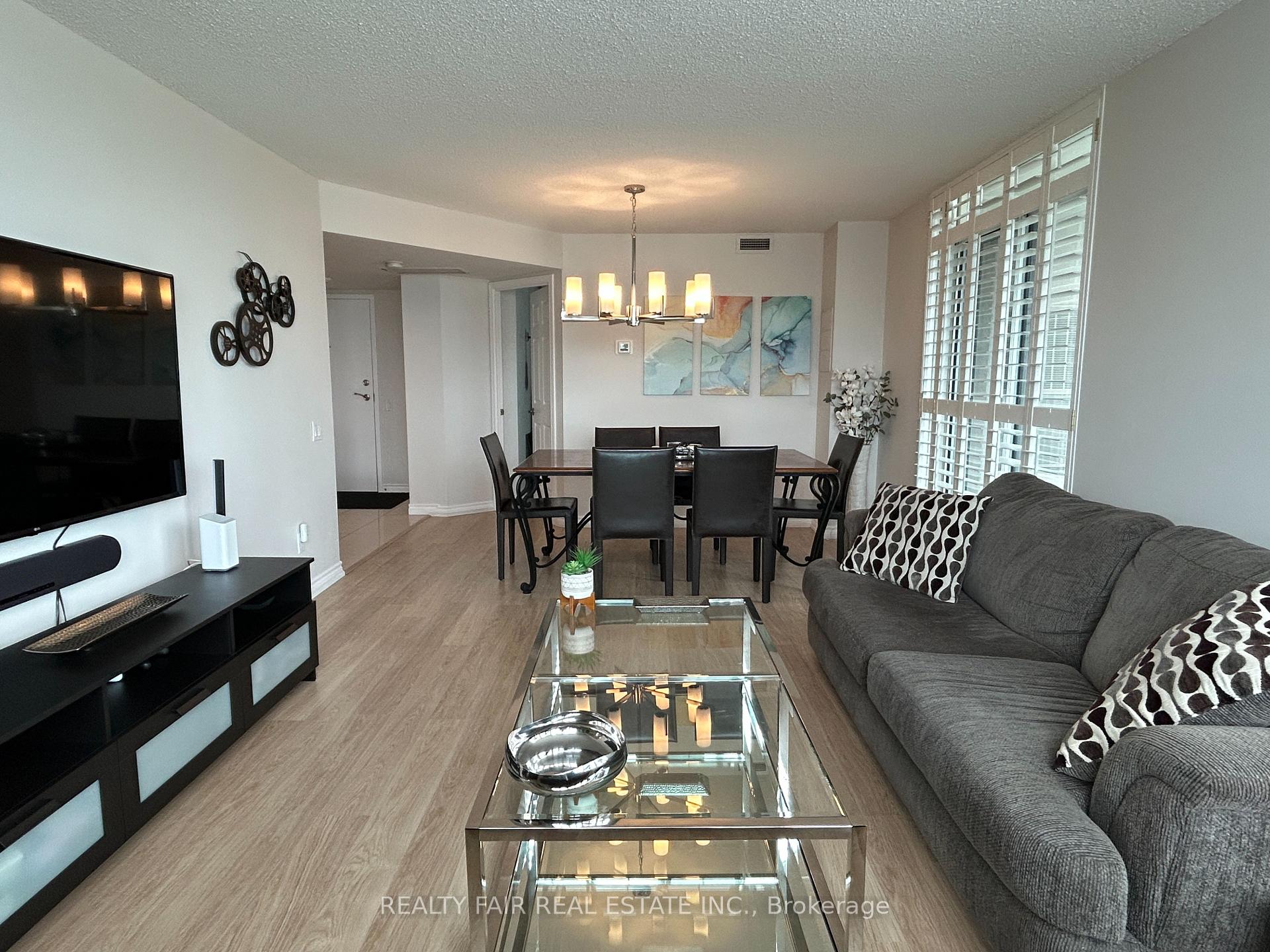 Photo 7 of Unit 811, 8 Covington Road, Toronto, Englemount-Lawrence — HOMEH