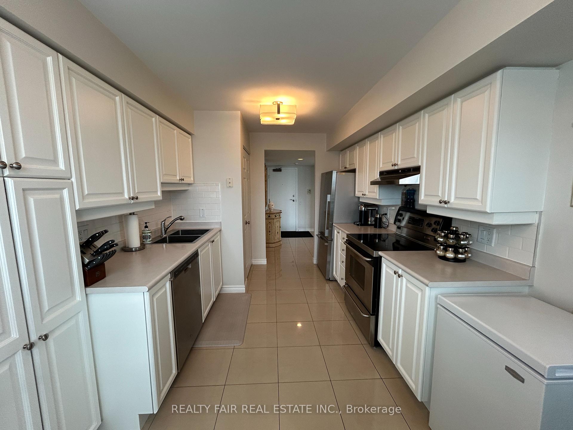 Photo 9 of Unit 811, 8 Covington Road, Toronto, Englemount-Lawrence — HOMEH
