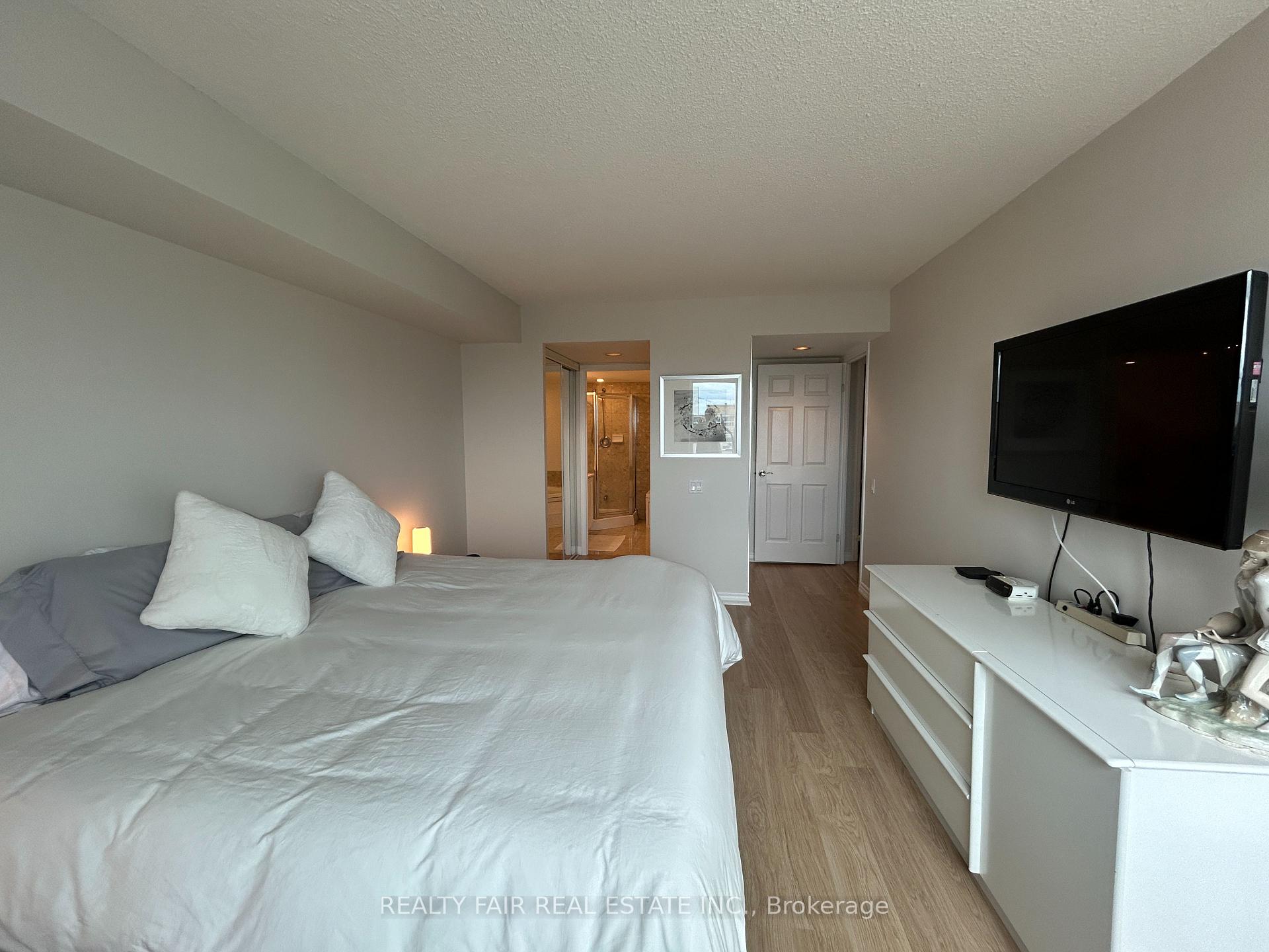 Photo 12 of Unit 811, 8 Covington Road, Toronto, Englemount-Lawrence — HOMEH