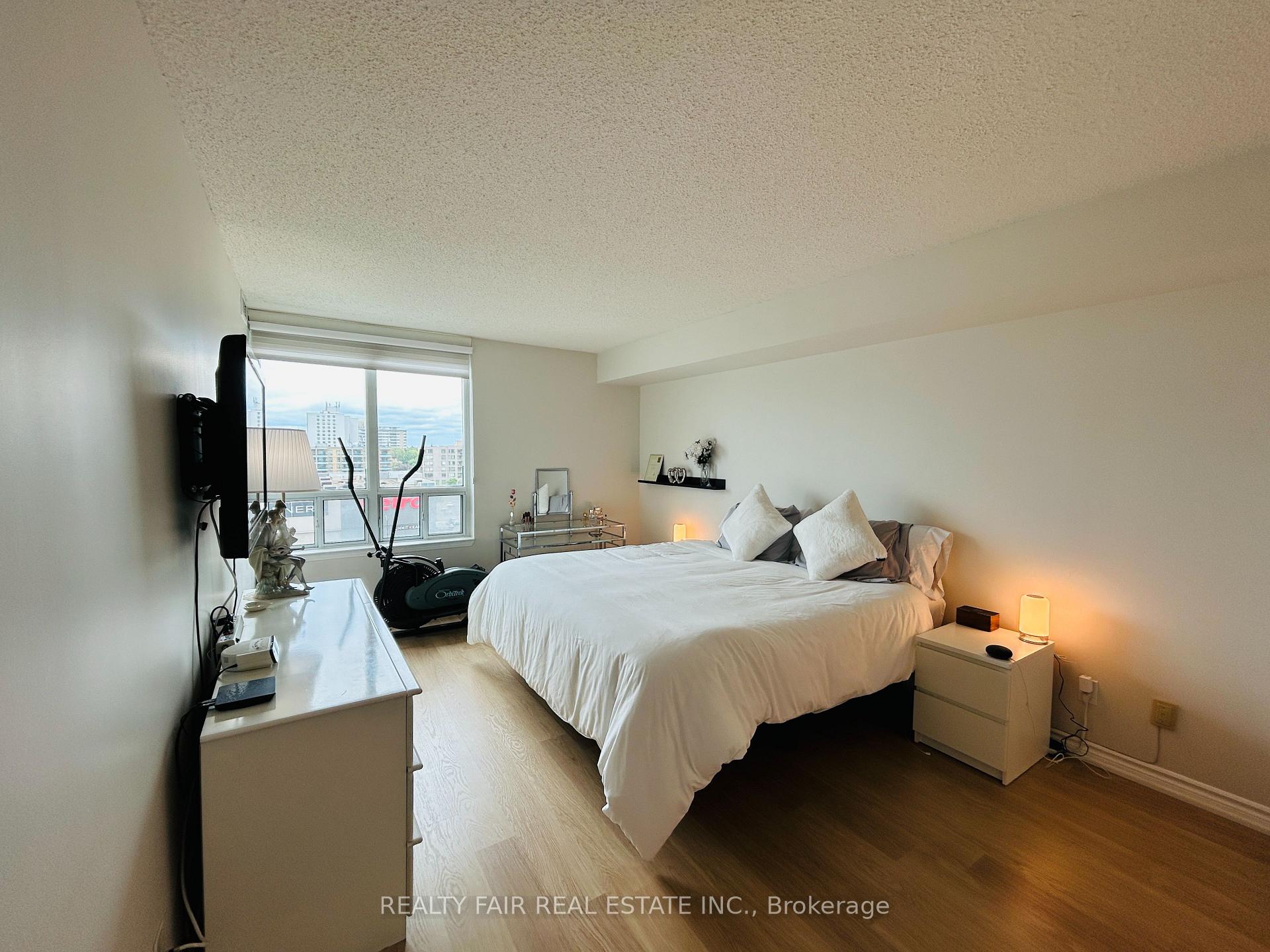 Photo 13 of Unit 811, 8 Covington Road, Toronto, Englemount-Lawrence — HOMEH