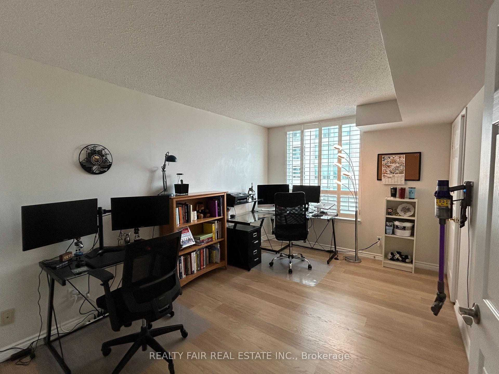 Photo 16 of Unit 811, 8 Covington Road, Toronto, Englemount-Lawrence — HOMEH
