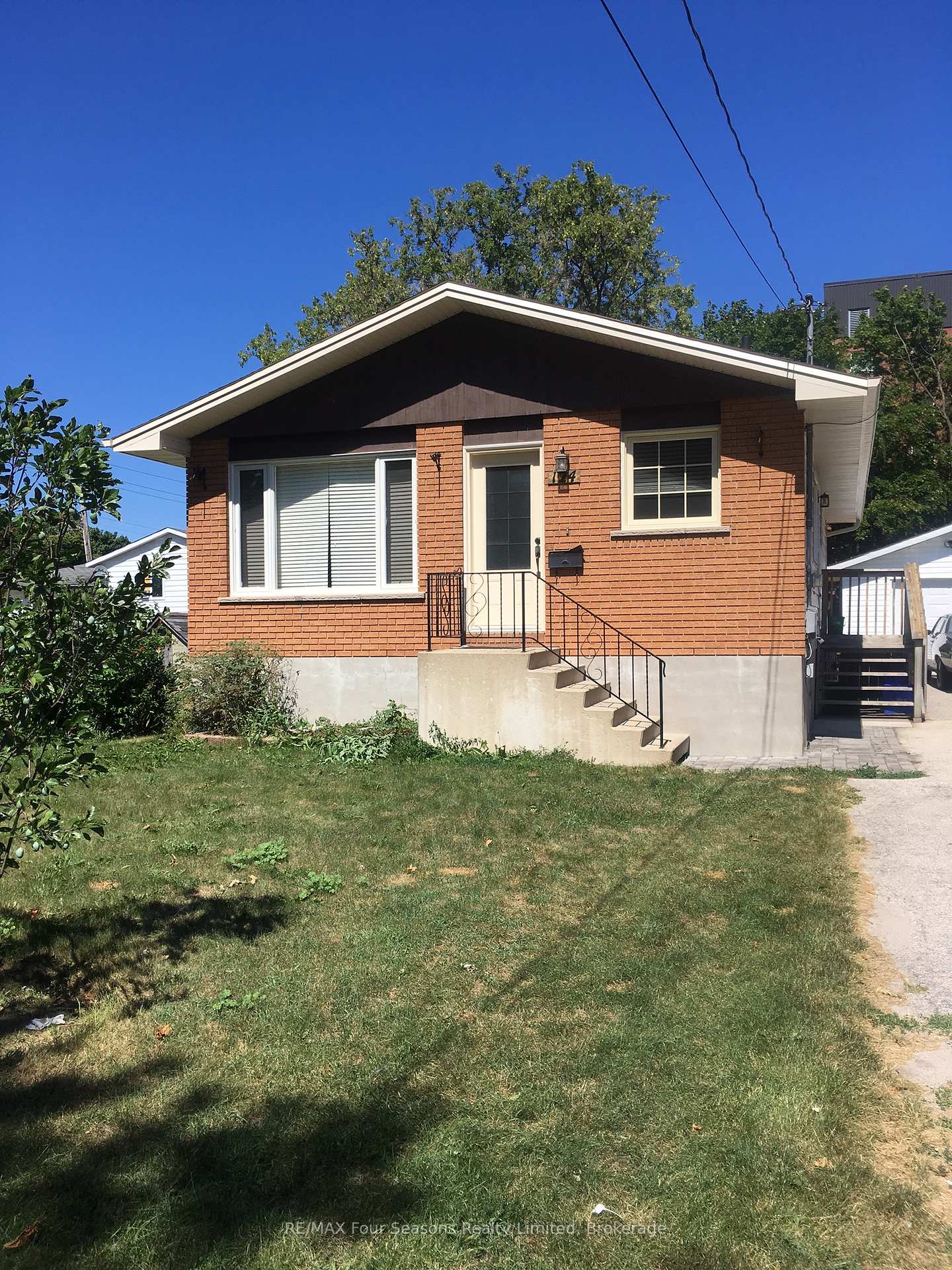 Front of 124 Niagara Street