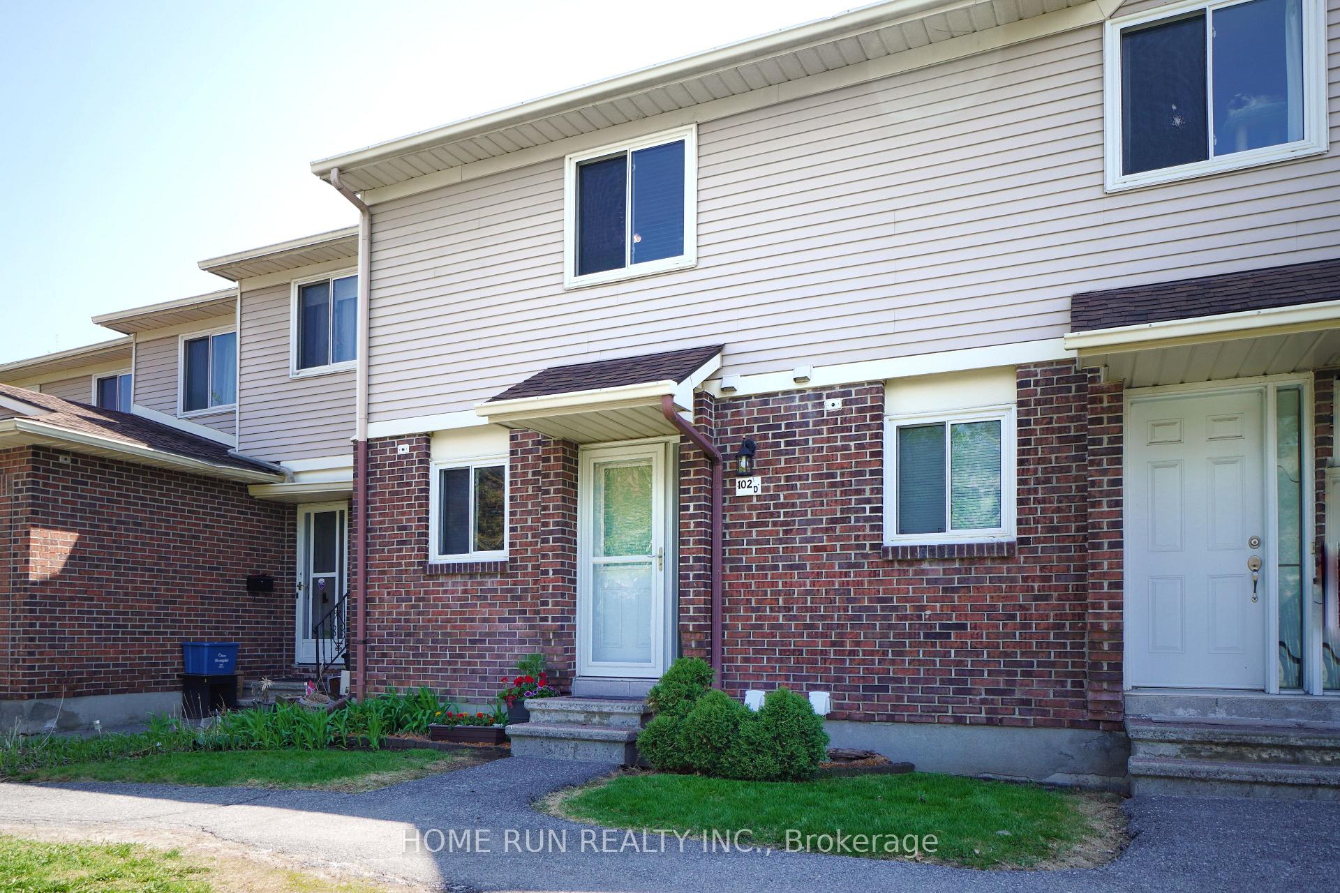 Photo 2 of Unit D, 102 Valley Stream Drive, Ottawa, Leslie Park — HOMEH