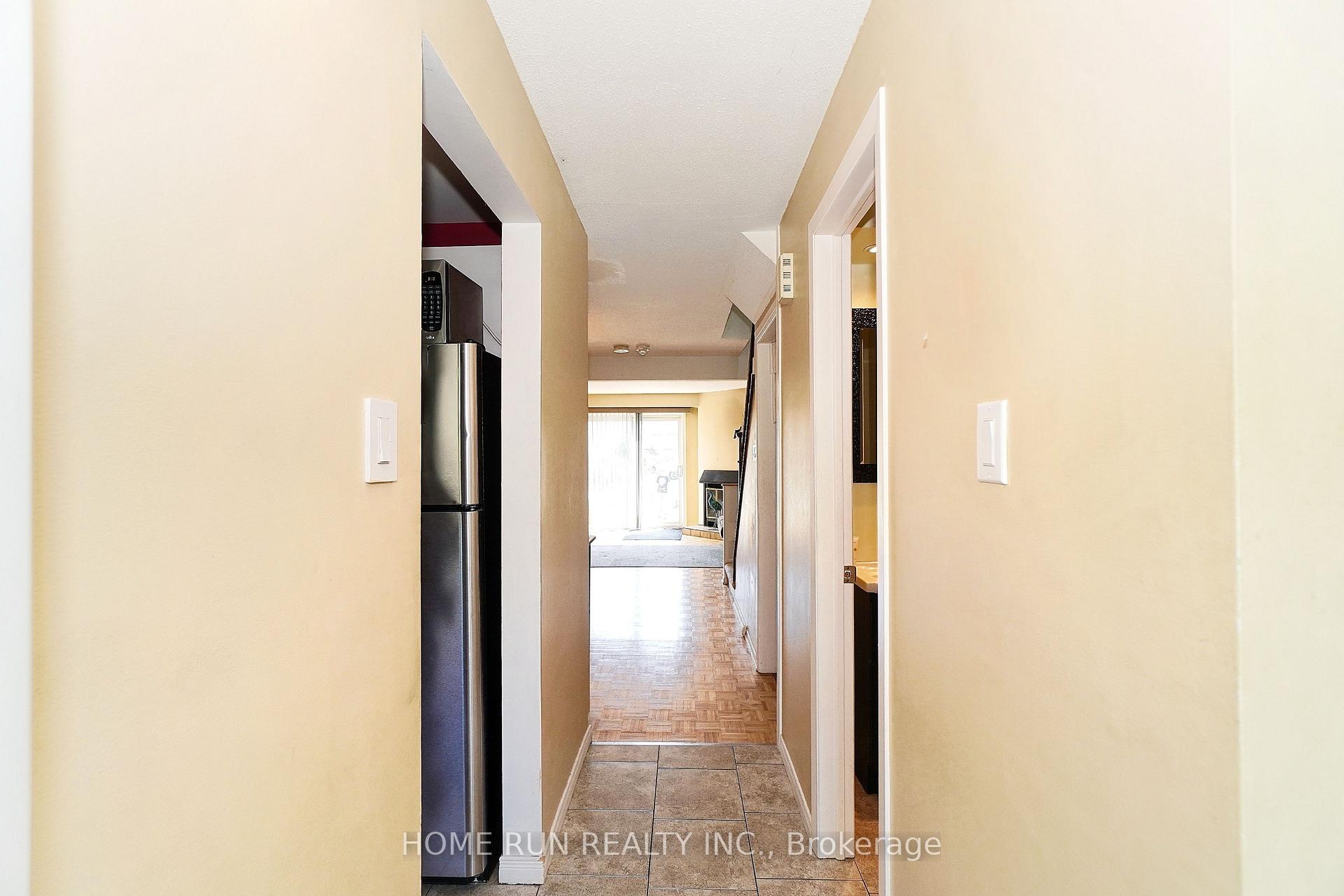 Photo 3 of Unit D, 102 Valley Stream Drive, Ottawa, Leslie Park — HOMEH