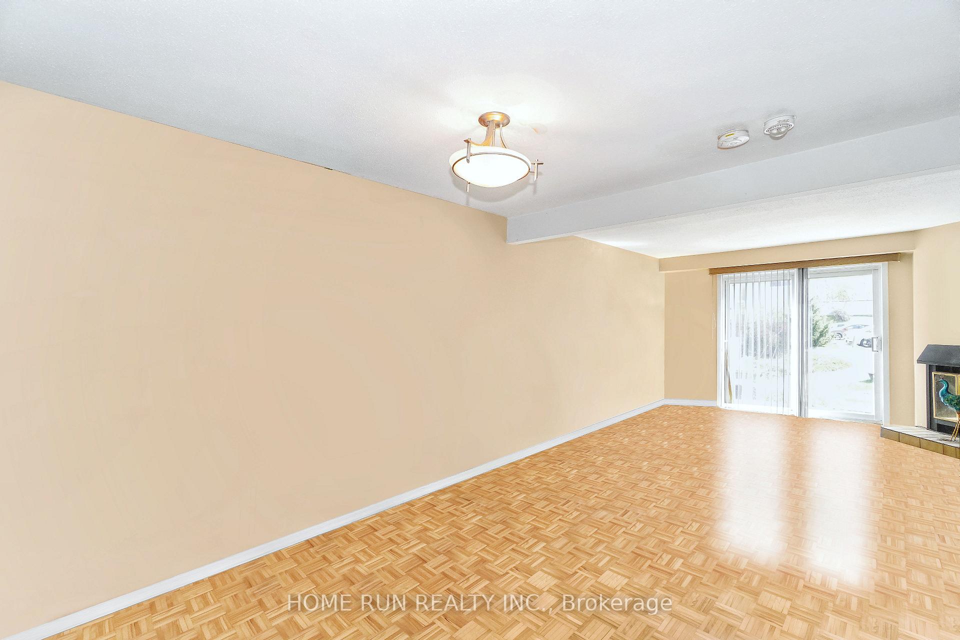 Photo 4 of Unit D, 102 Valley Stream Drive, Ottawa, Leslie Park — HOMEH