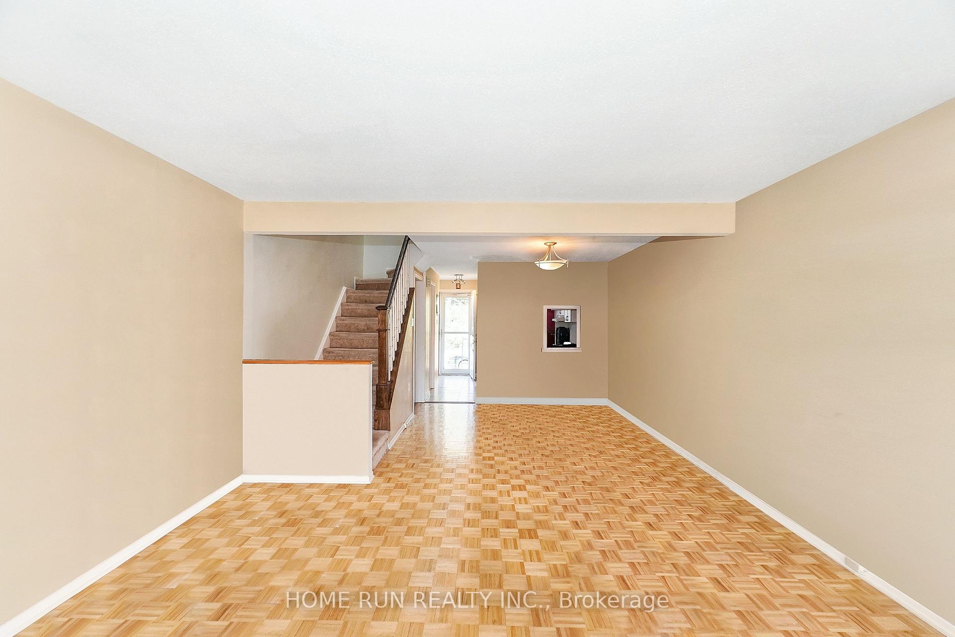Photo 6 of Unit D, 102 Valley Stream Drive, Ottawa, Leslie Park — HOMEH
