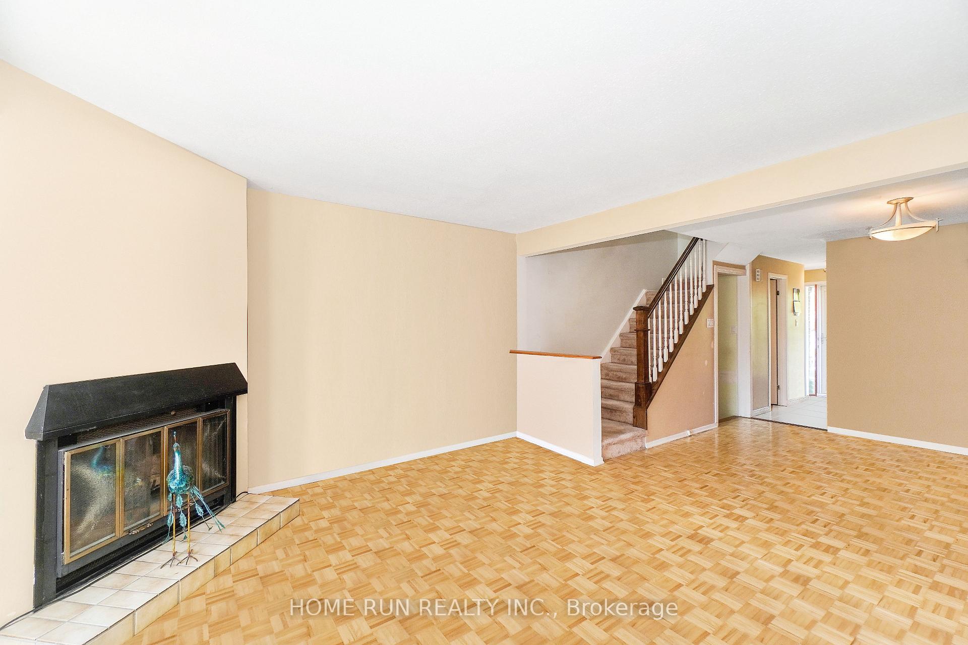Photo 7 of Unit D, 102 Valley Stream Drive, Ottawa, Leslie Park — HOMEH