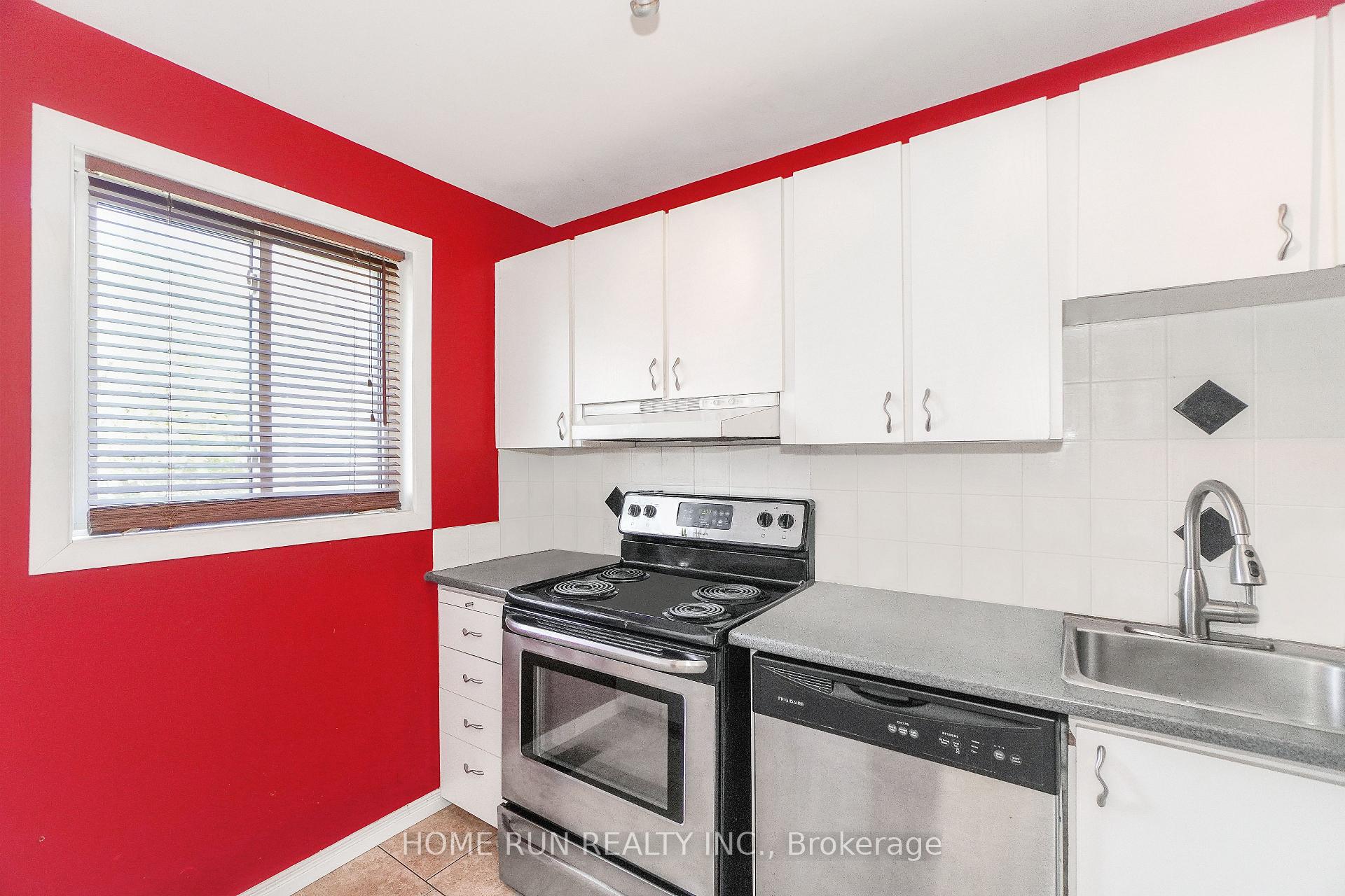Photo 8 of Unit D, 102 Valley Stream Drive, Ottawa, Leslie Park — HOMEH
