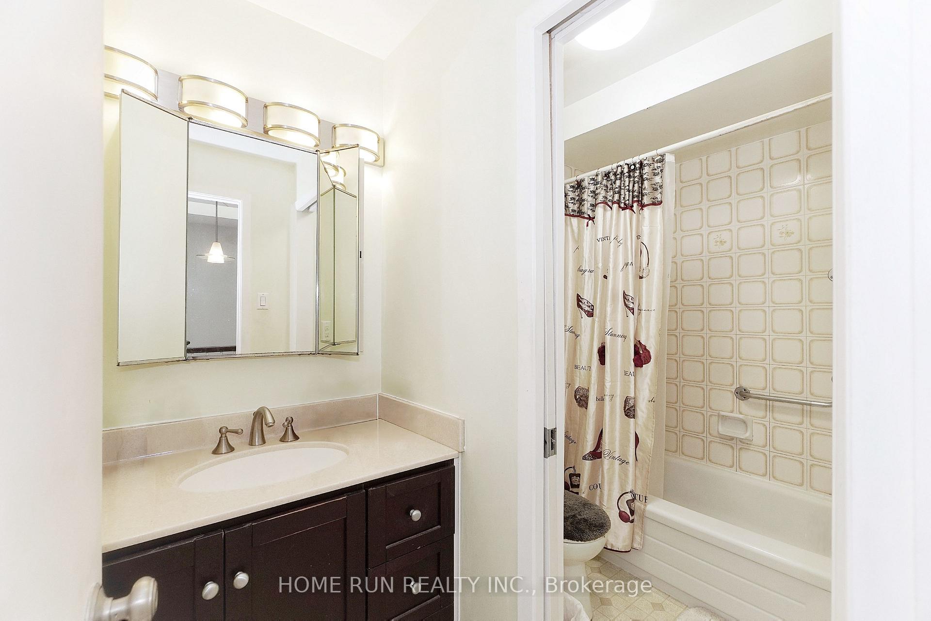 Photo 14 of Unit D, 102 Valley Stream Drive, Ottawa, Leslie Park — HOMEH