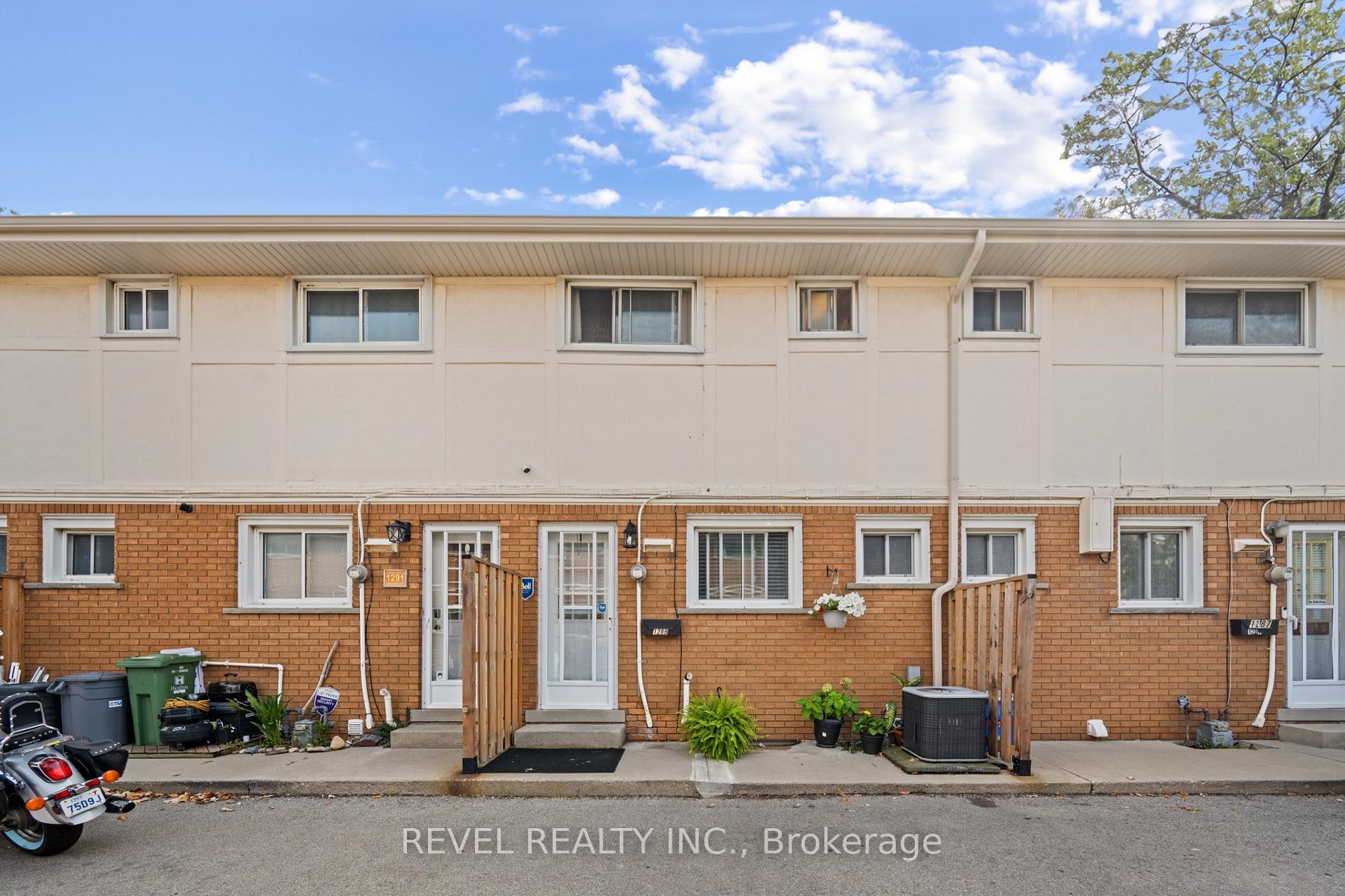 Photo 2 of Unit 17, 1289 Fennell Avenue E, Hamilton, Sherwood — HOMEH