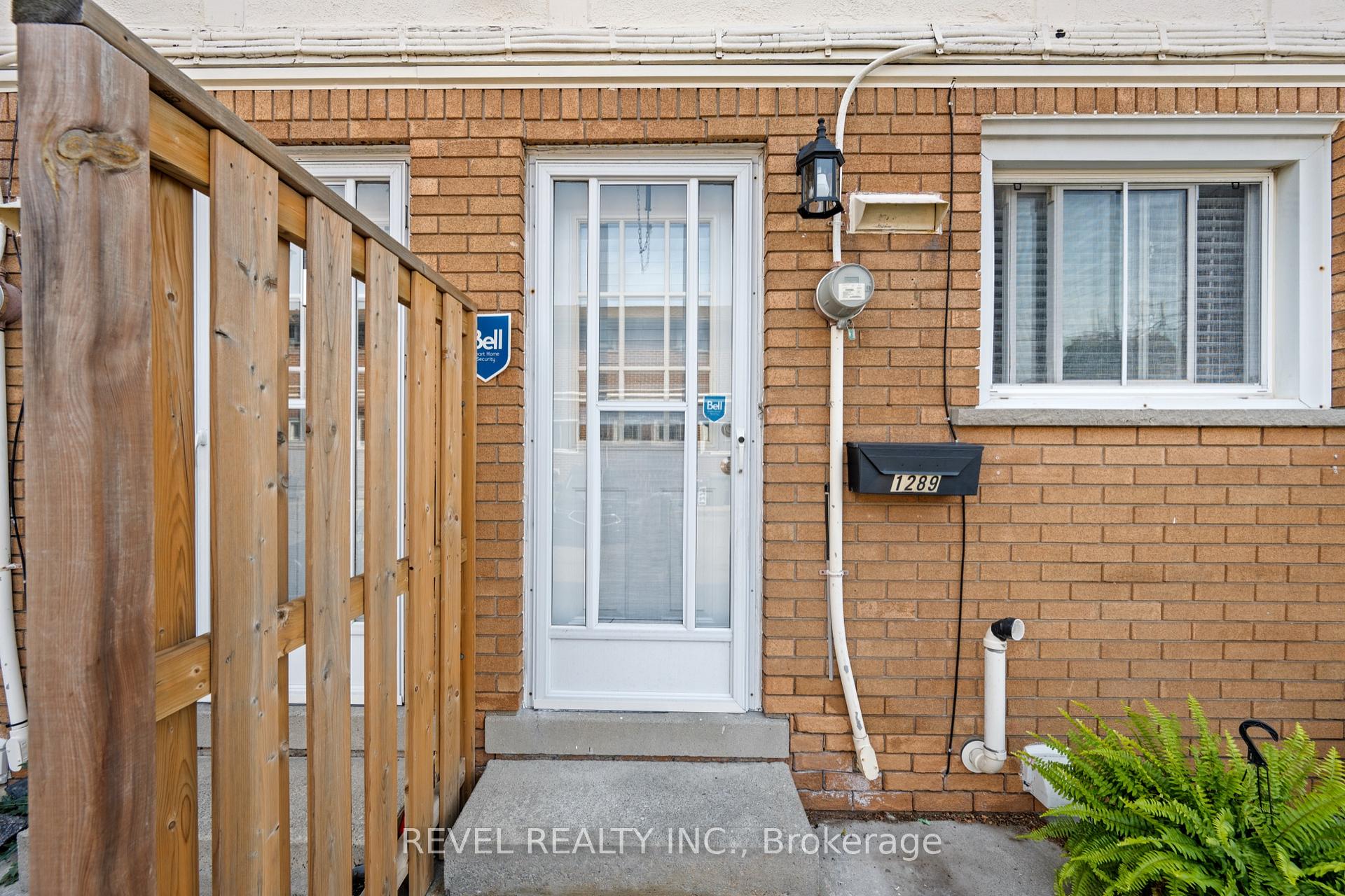 Photo 3 of Unit 17, 1289 Fennell Avenue E, Hamilton, Sherwood — HOMEH