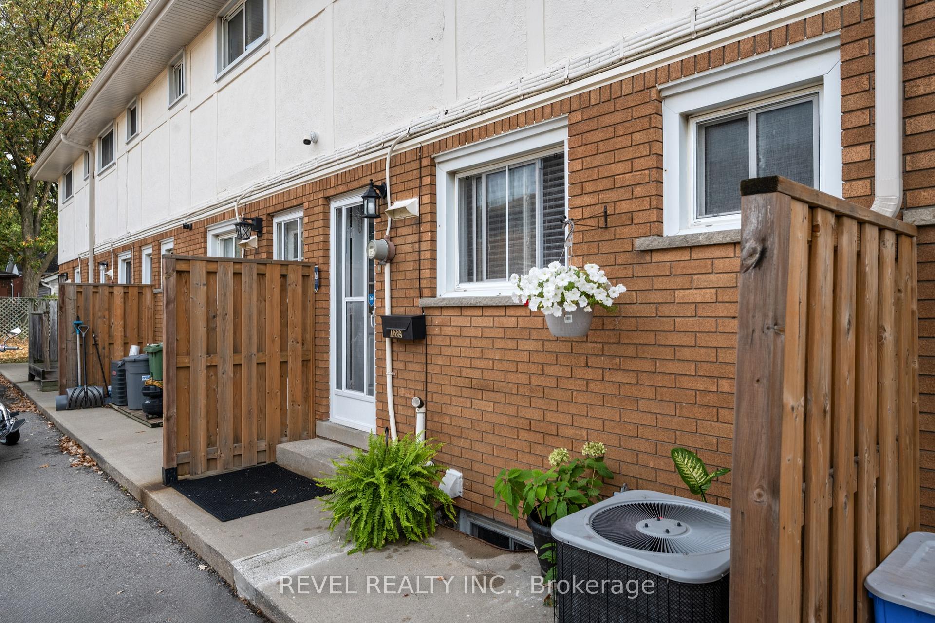 Photo 4 of Unit 17, 1289 Fennell Avenue E, Hamilton, Sherwood — HOMEH