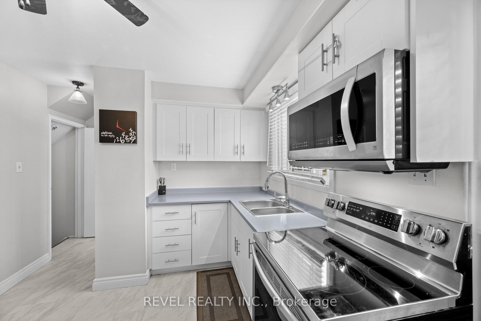 Photo 7 of Unit 17, 1289 Fennell Avenue E, Hamilton, Sherwood — HOMEH