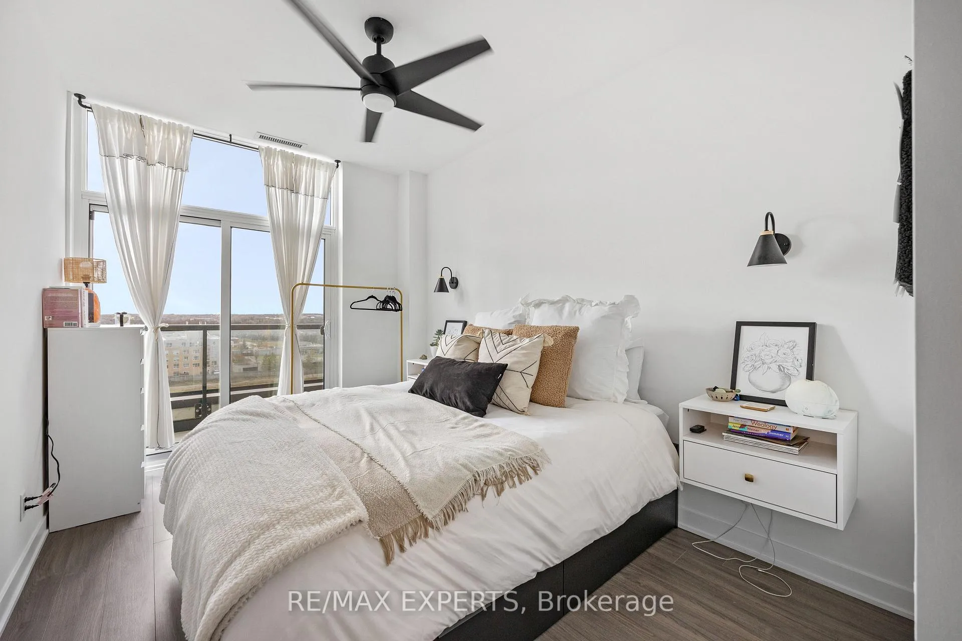 Photo 6 of Unit 707, 681 Yonge Street, Barrie, Painswick South — HOMEH