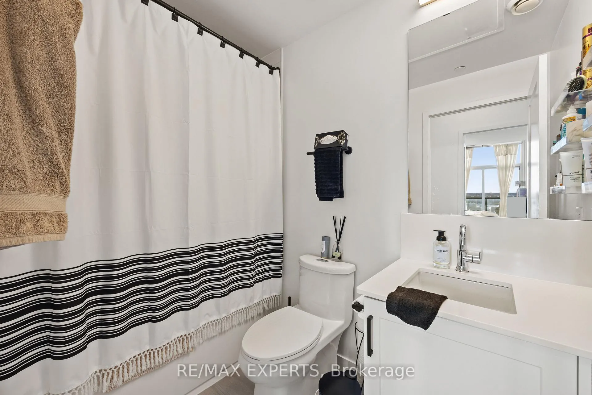 Photo 7 of Unit 707, 681 Yonge Street, Barrie, Painswick South — HOMEH