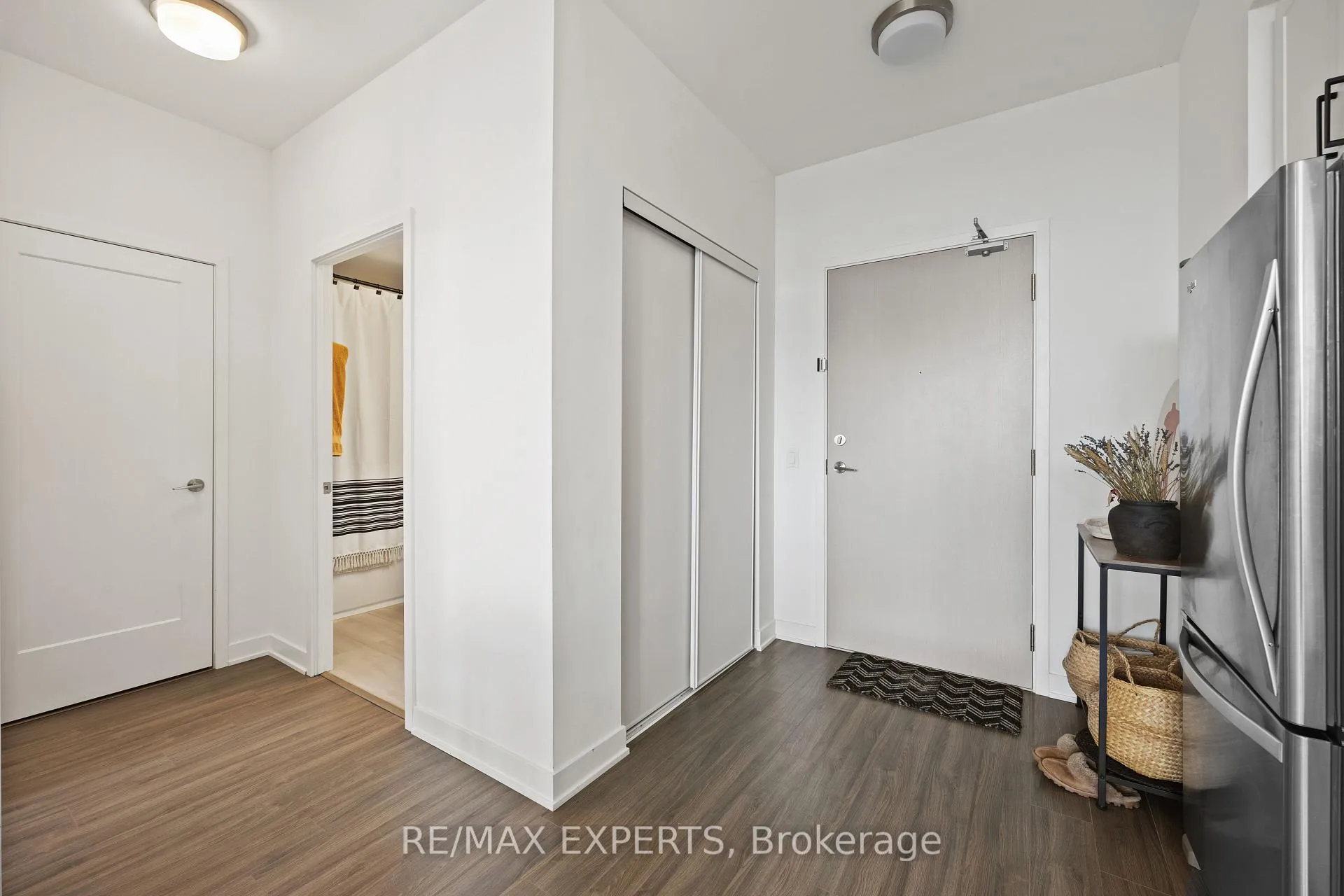 Photo 8 of Unit 707, 681 Yonge Street, Barrie, Painswick South — HOMEH