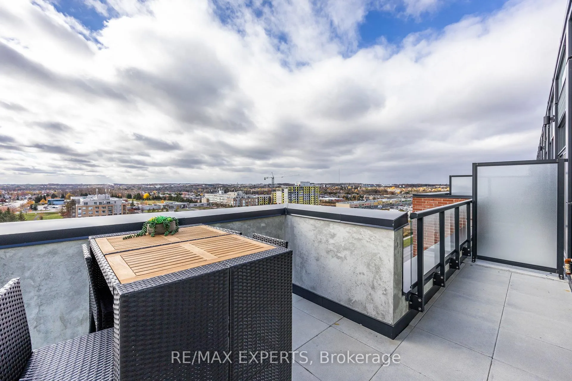 Photo 10 of Unit 707, 681 Yonge Street, Barrie, Painswick South — HOMEH