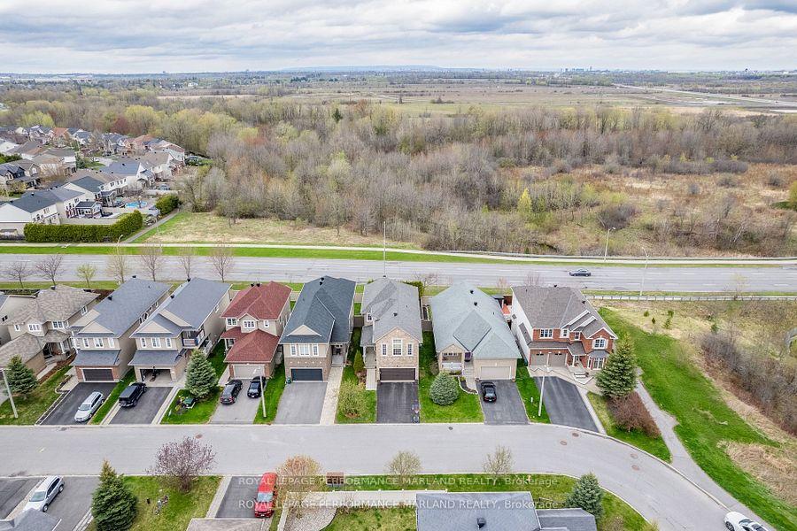 Photo 41 of 120 August Lily Crescent, Ottawa, Riverside South/Gloucester Glen — HOMEH
