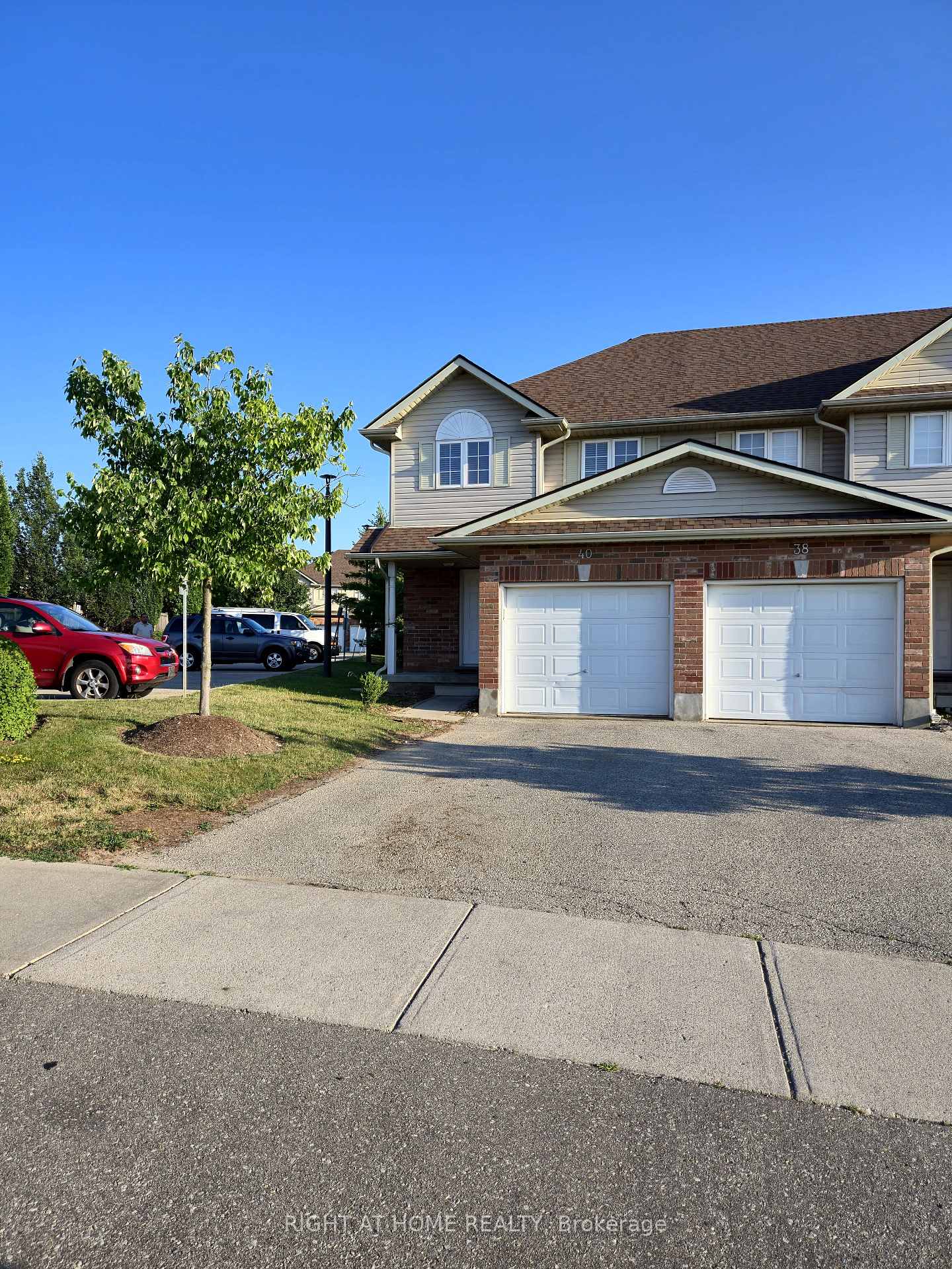 Photo 2 of 40 Fallowfield Drive, Kitchener, Country Hills East — HOMEH