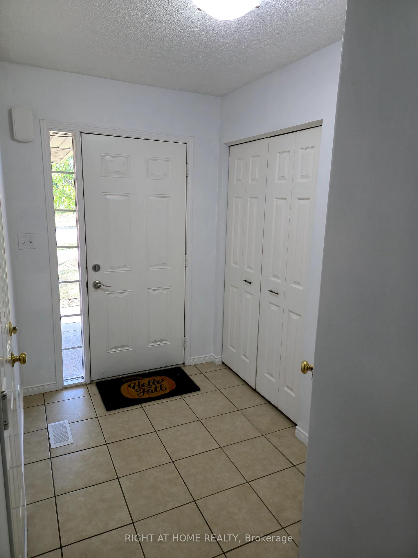 Photo 3 of 40 Fallowfield Drive, Kitchener, Country Hills East — HOMEH