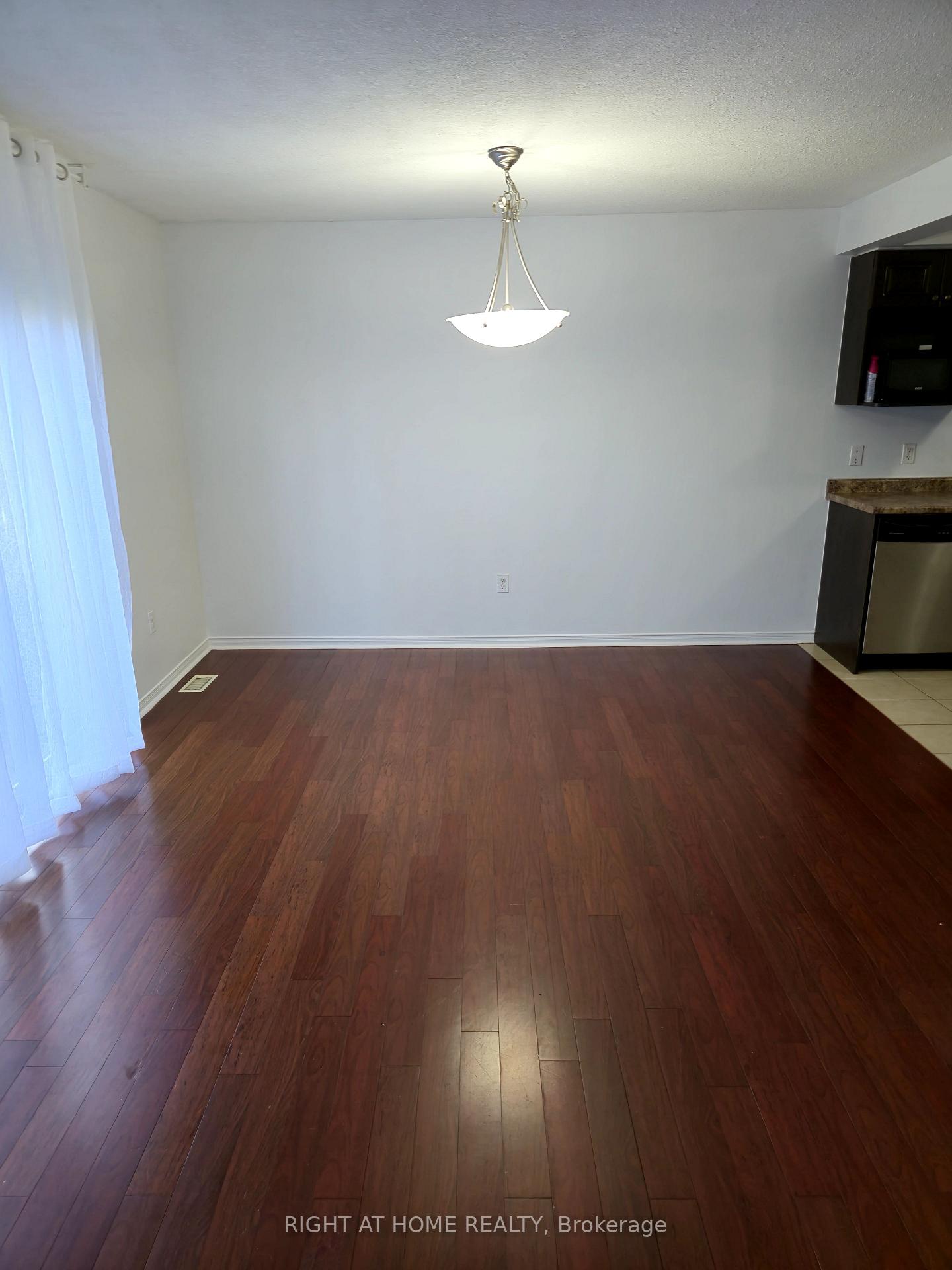 Photo 4 of 40 Fallowfield Drive, Kitchener, Country Hills East — HOMEH