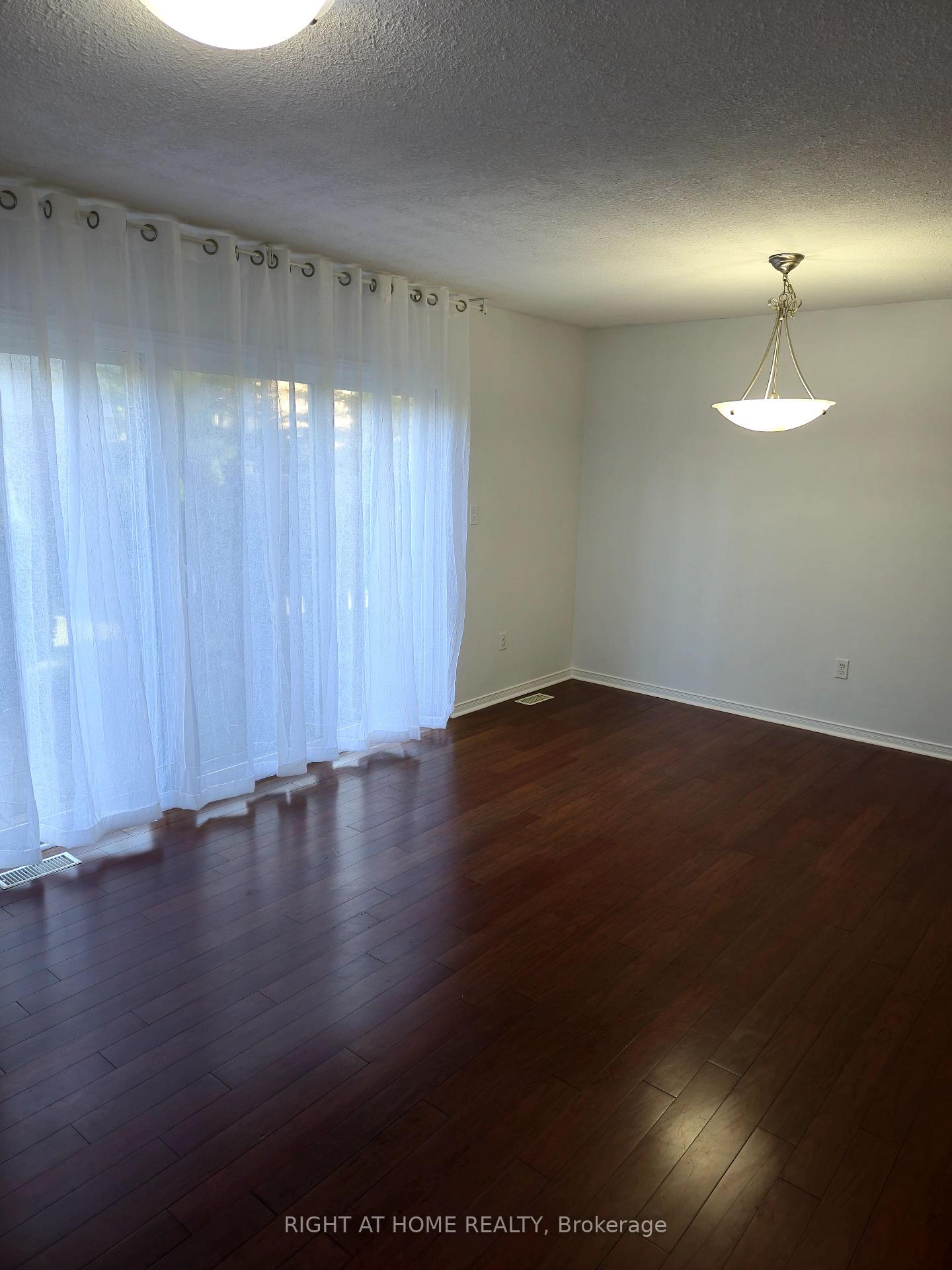 Photo 5 of 40 Fallowfield Drive, Kitchener, Country Hills East — HOMEH