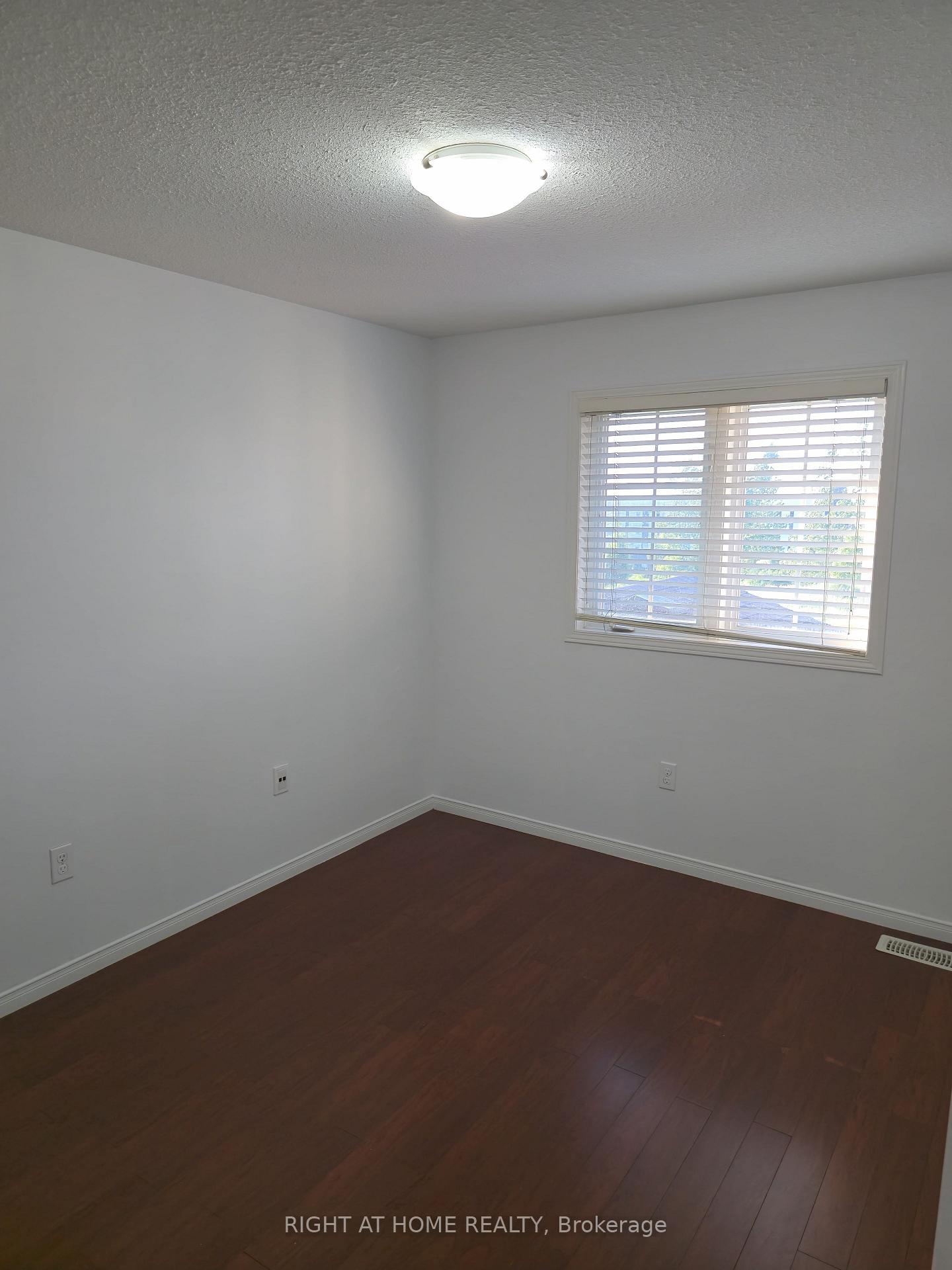 Photo 11 of 40 Fallowfield Drive, Kitchener, Country Hills East — HOMEH