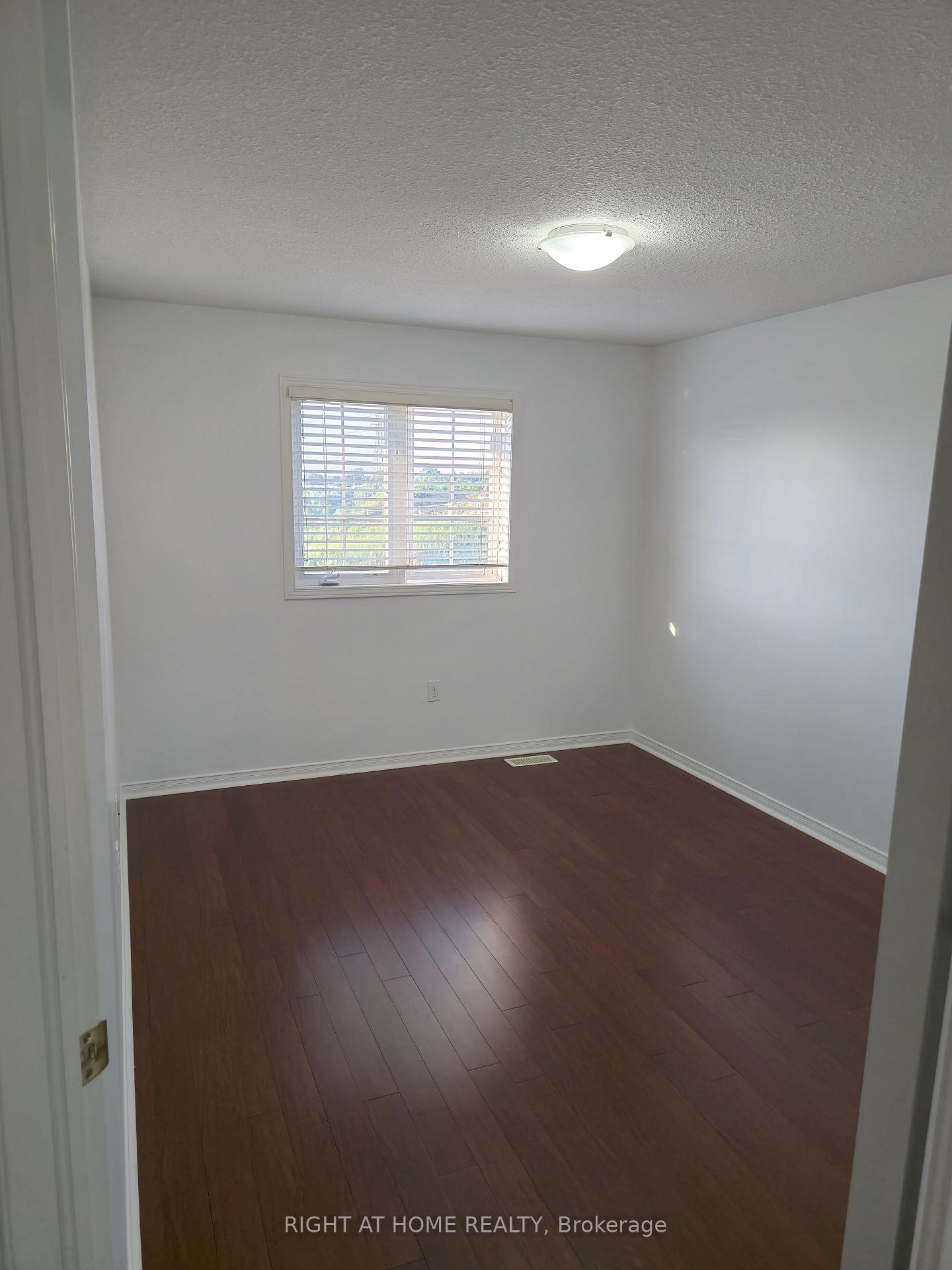 Photo 12 of 40 Fallowfield Drive, Kitchener, Country Hills East — HOMEH